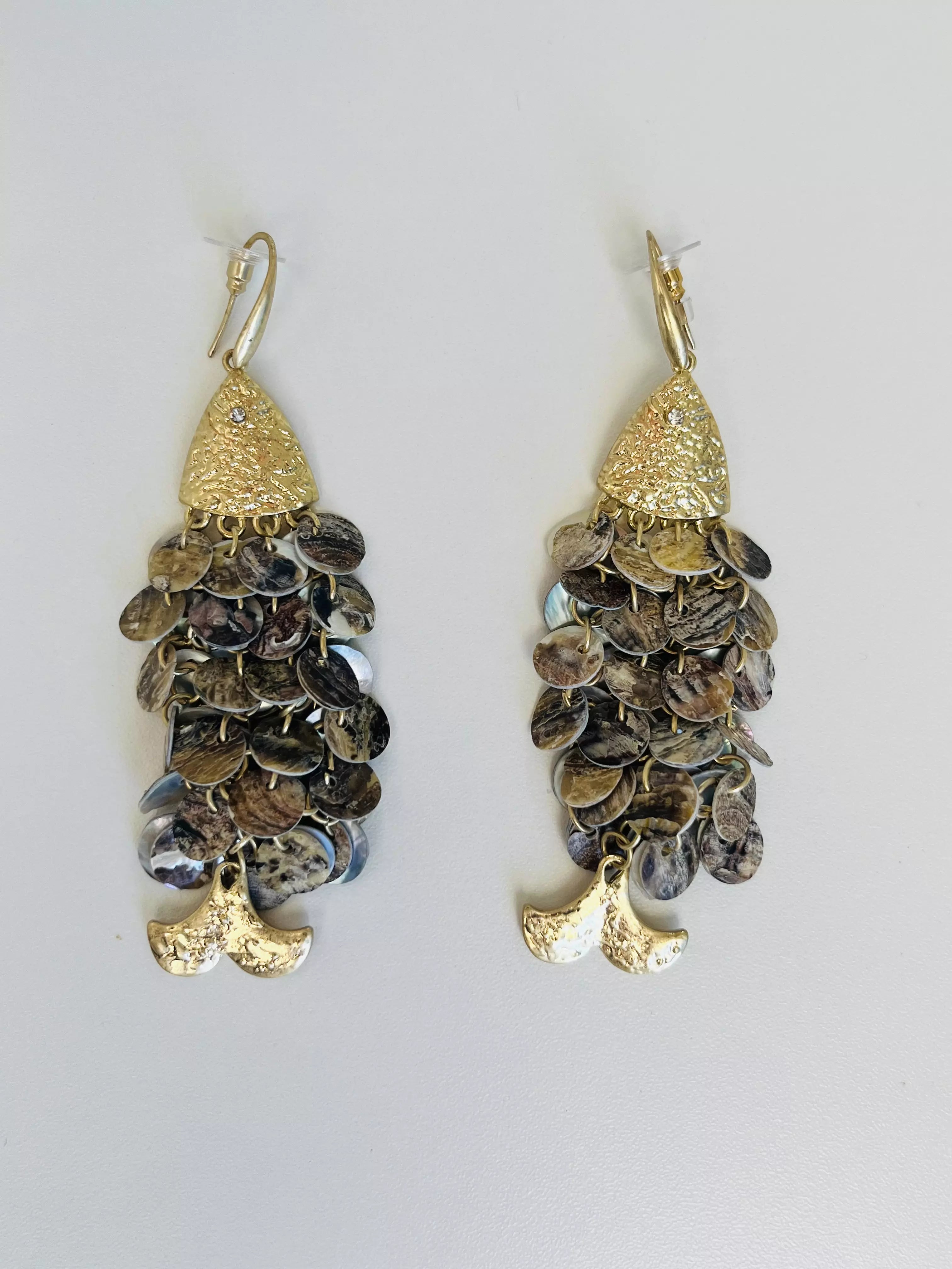 Brinco em Formato de Peixe com Miçanga