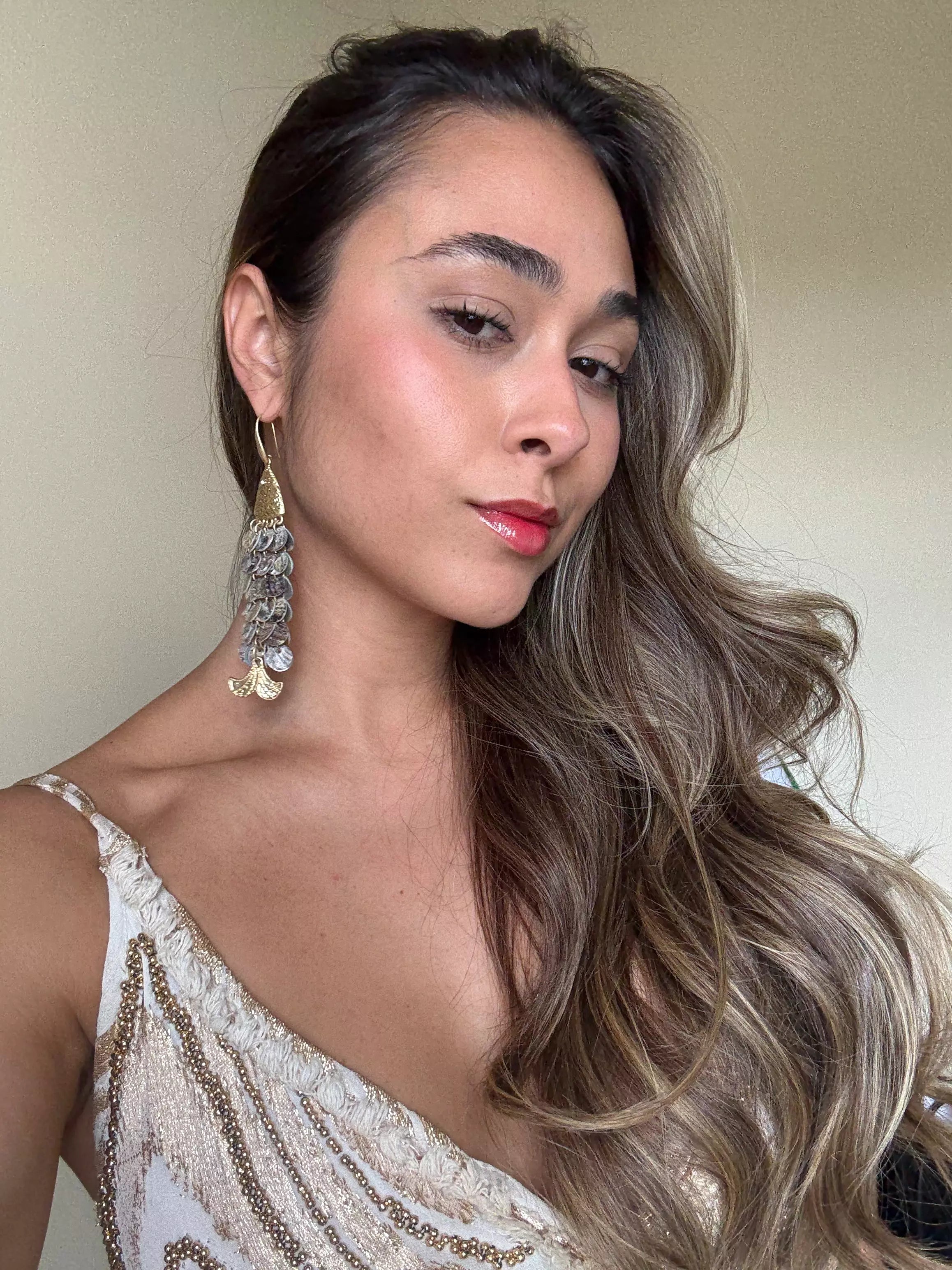 Brinco em Formato de Peixe com Miçanga