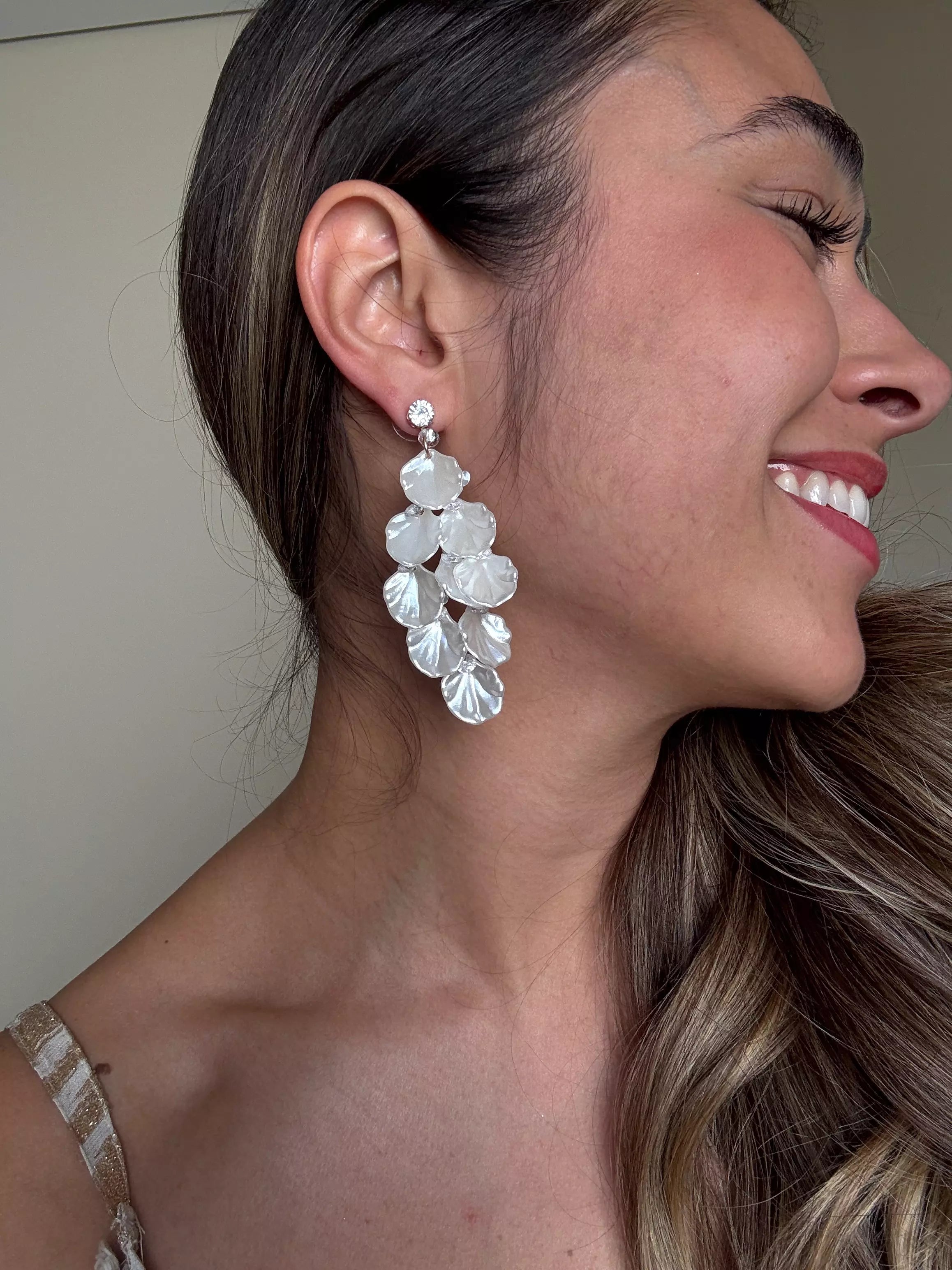 Brinco Cascata de Conchas Brancas