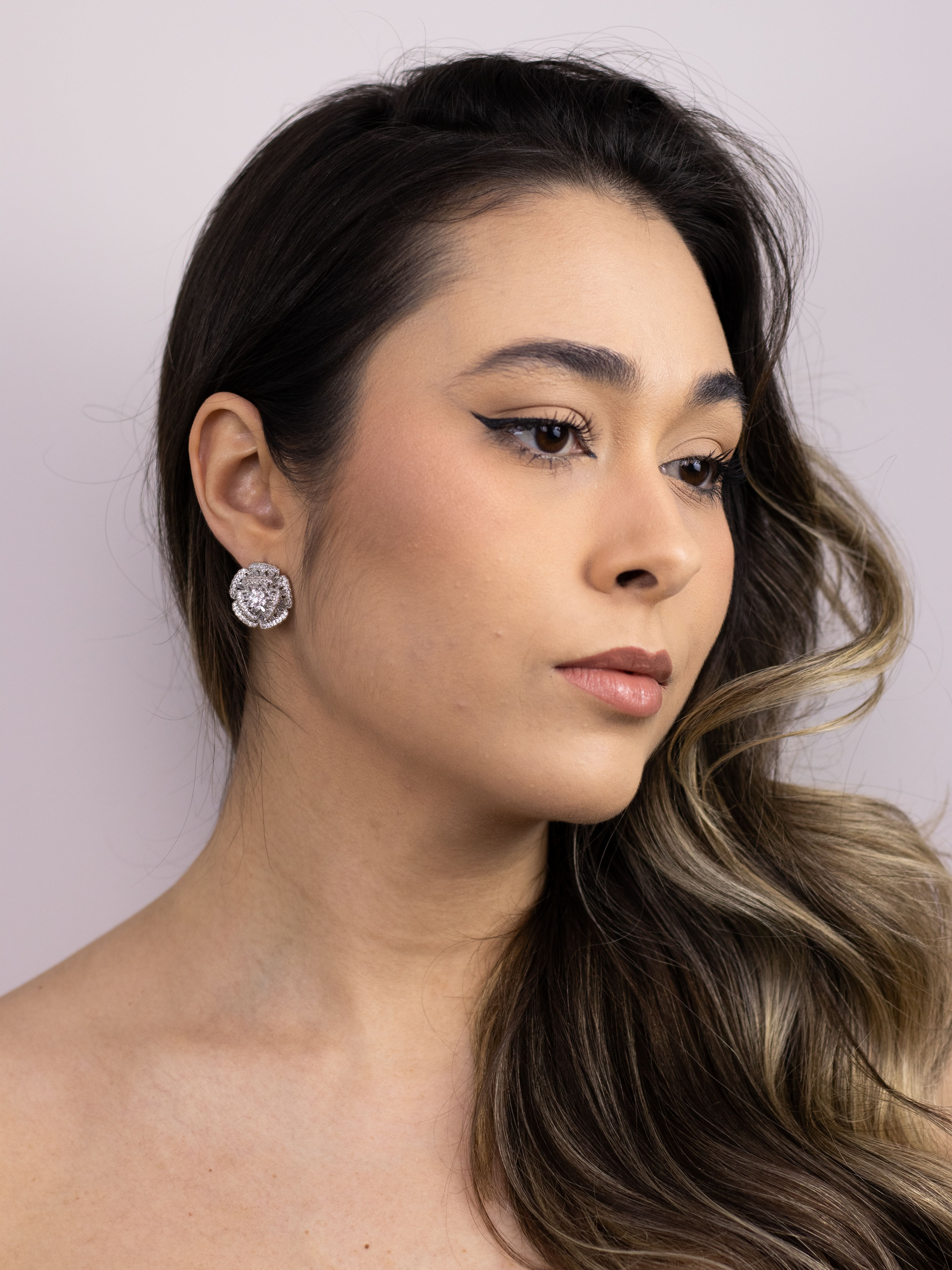 Brinco Base de Flor Prata com Zircônia