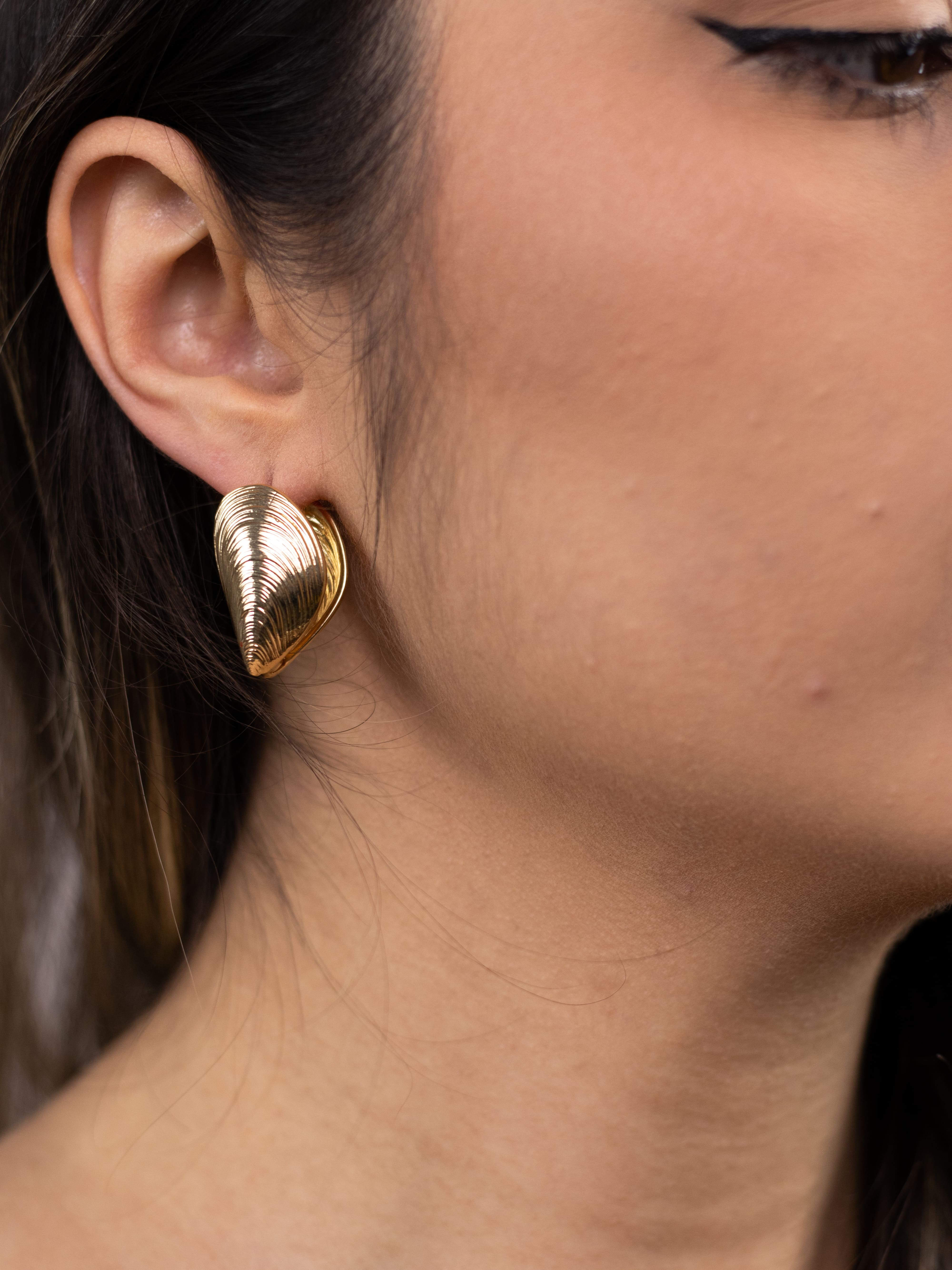 Brinco Argola Concha de Metal Dourado