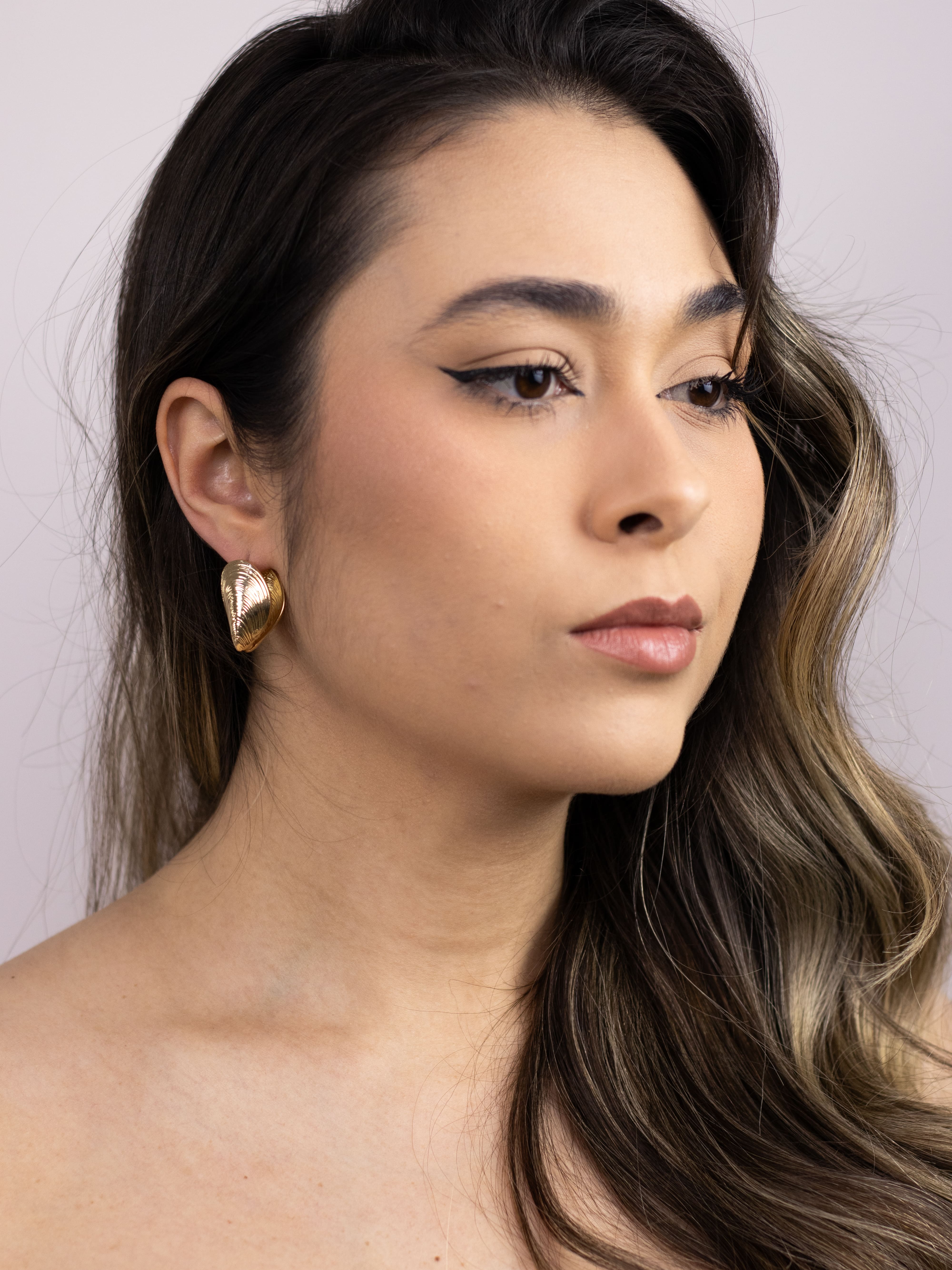 Brinco Argola Concha de Metal Dourado