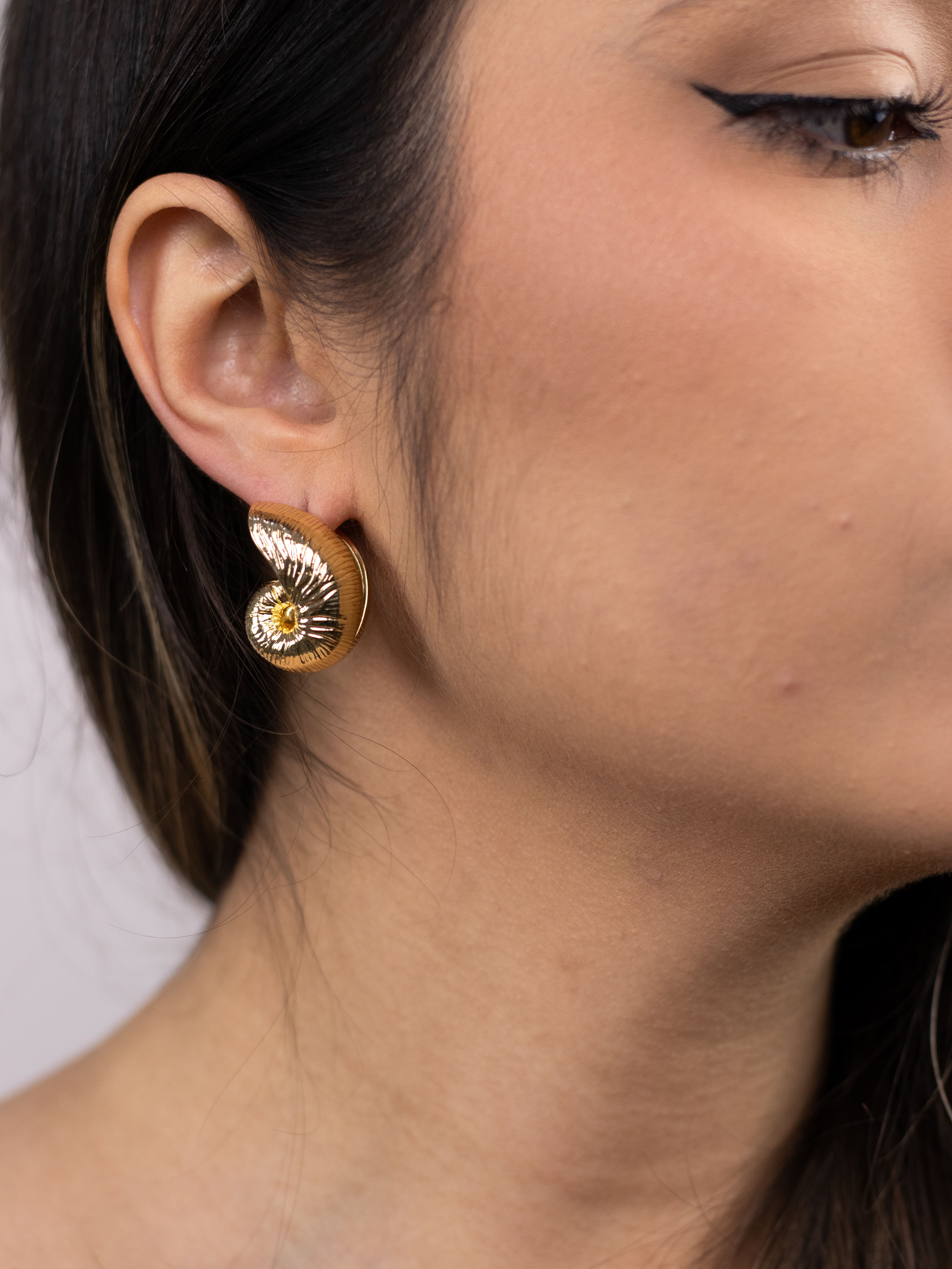 Brinco Argola Caracol de Metal Dourado