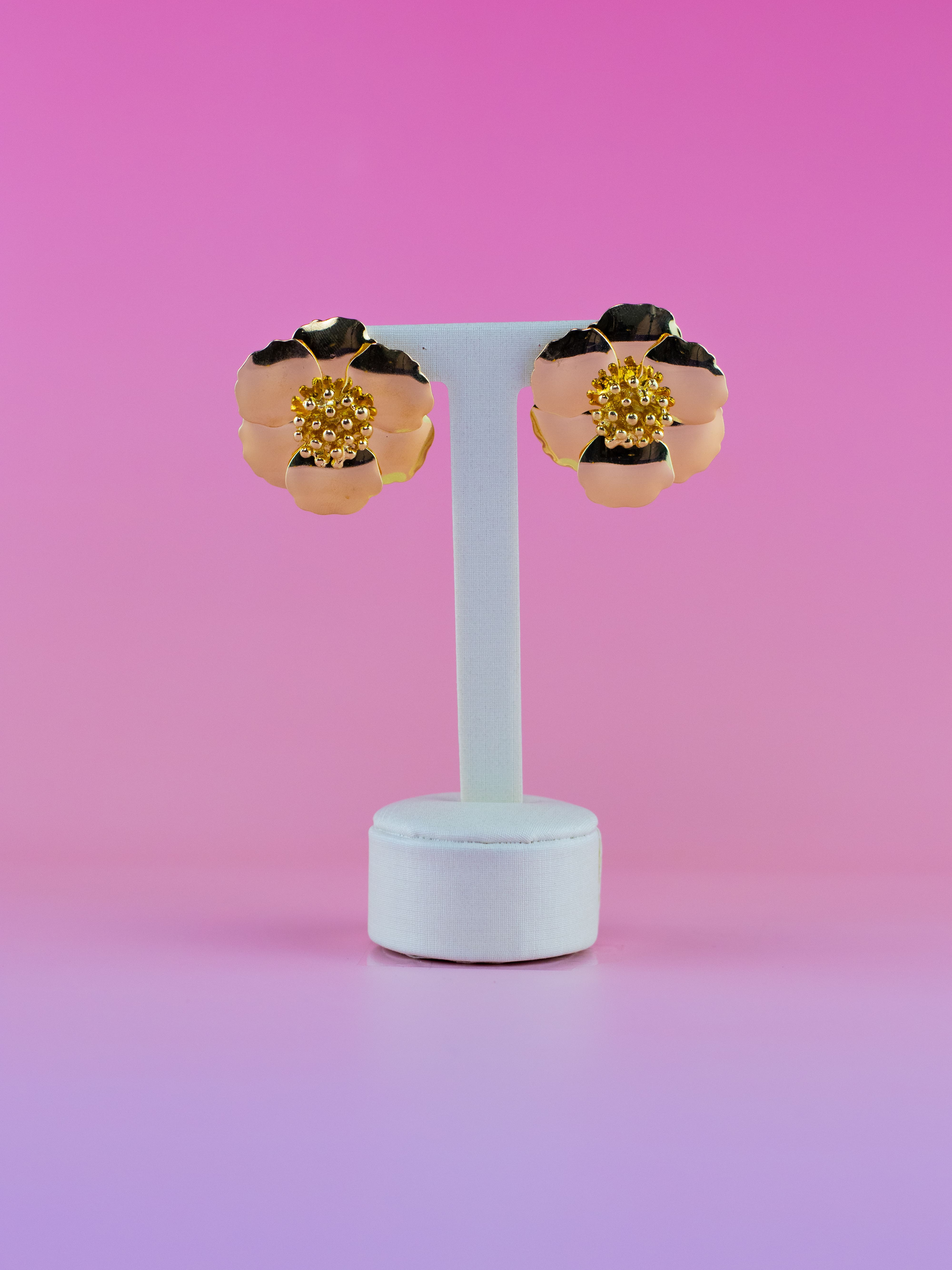 Brinco Metal Dourado Liso de Flor