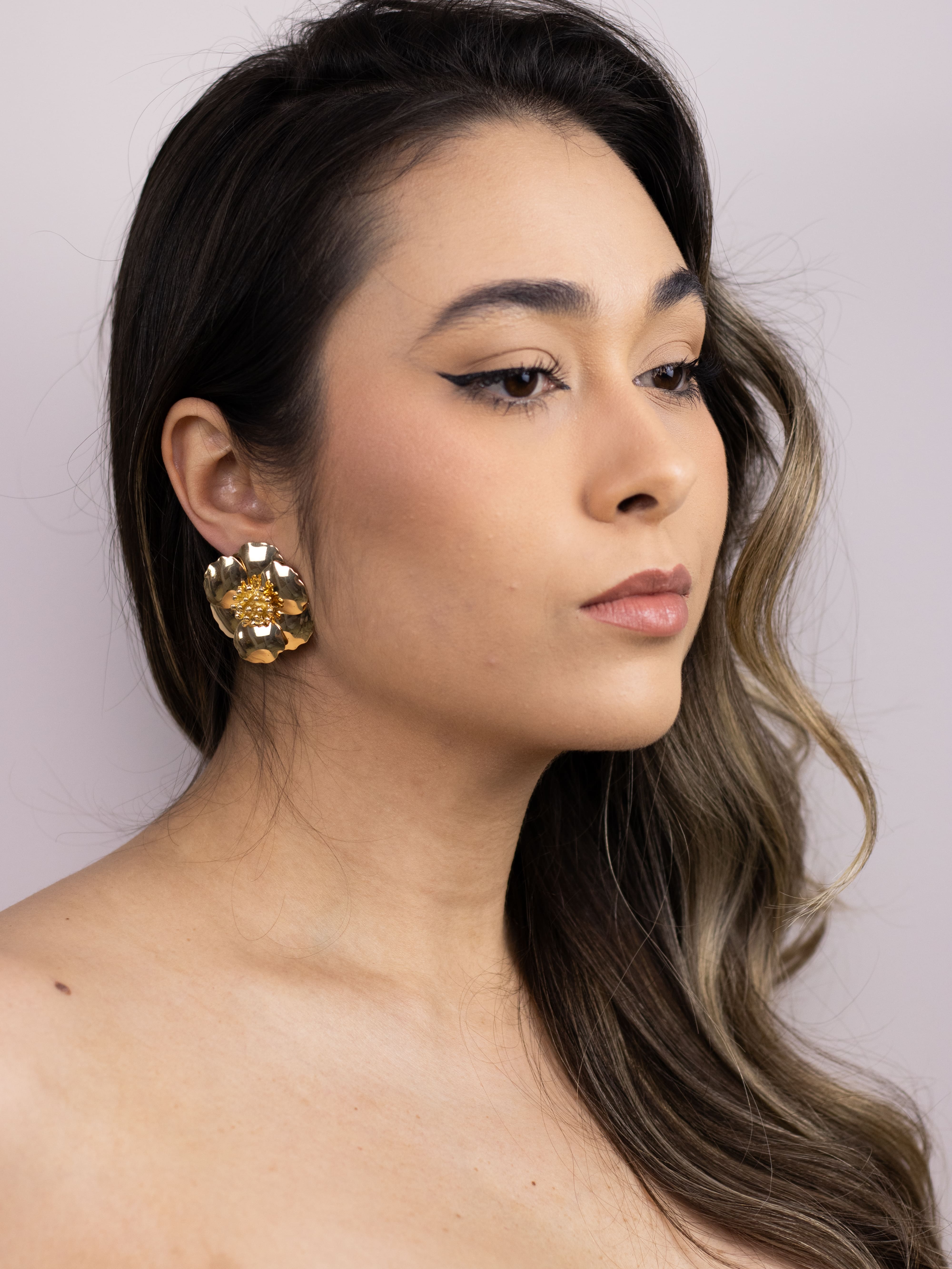 Brinco Metal Dourado Liso de Flor