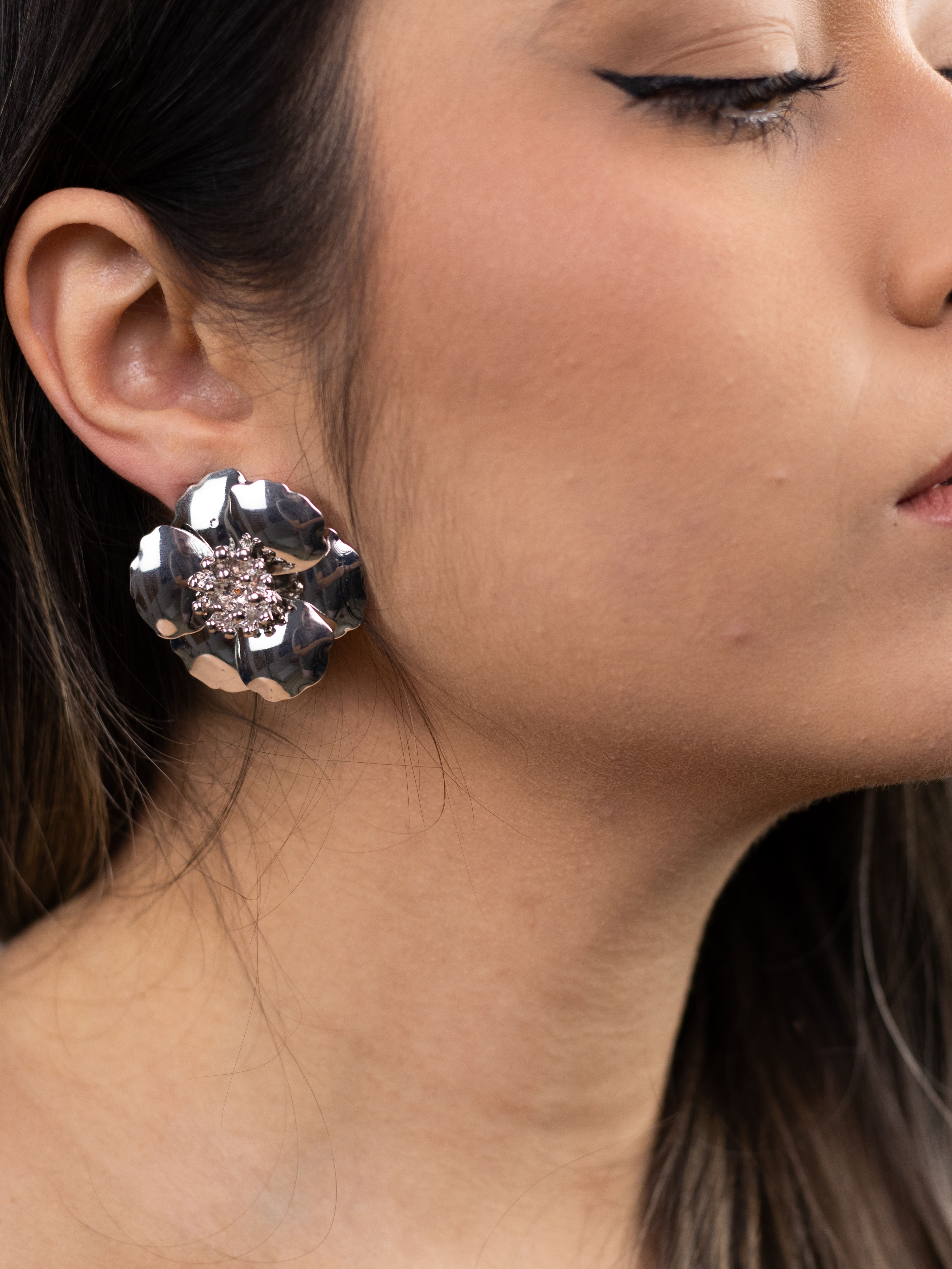 Brinco Metal Prata Liso de Flor