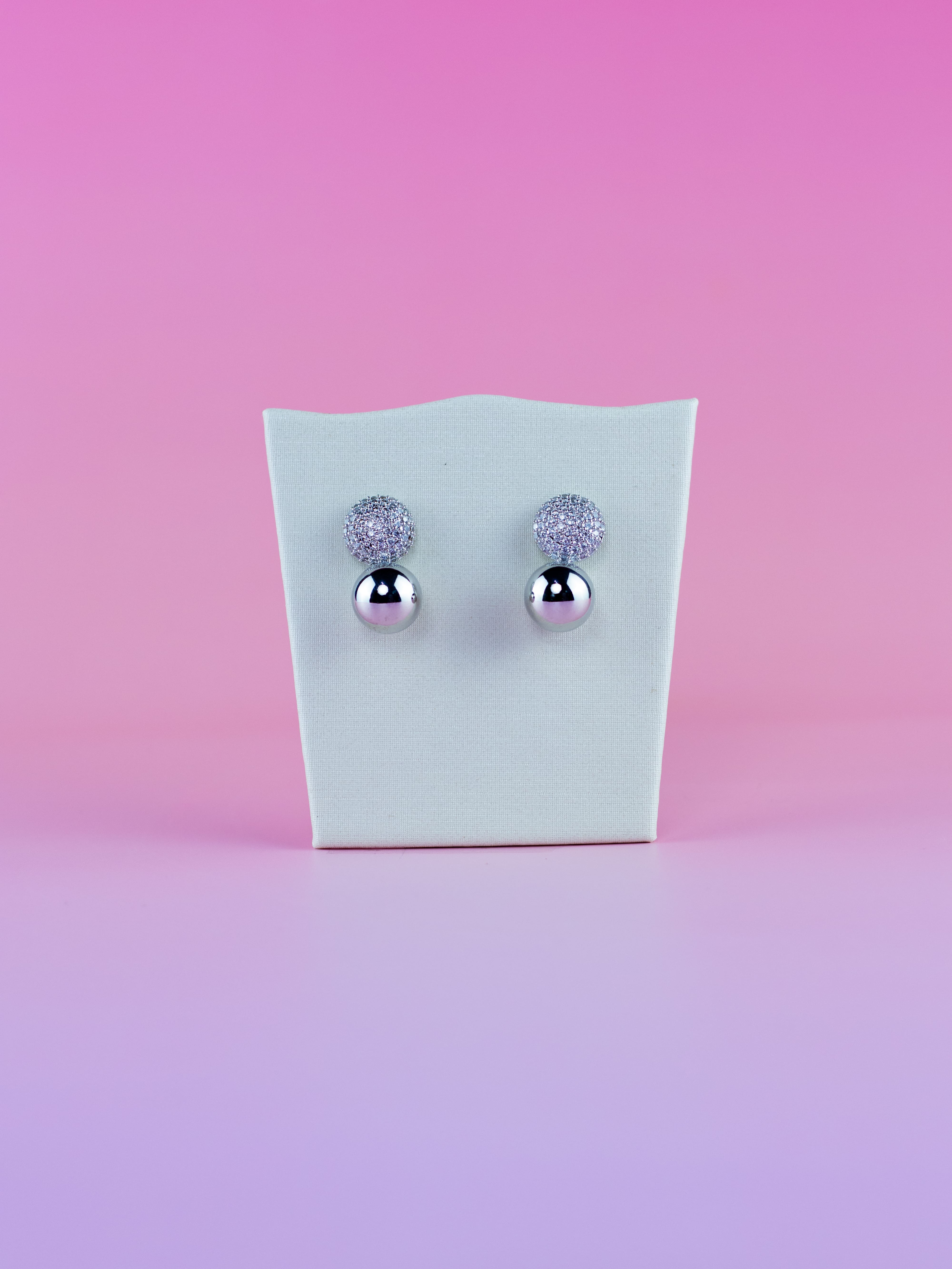 Brinco Esfera com Zircônia de Metal Prata