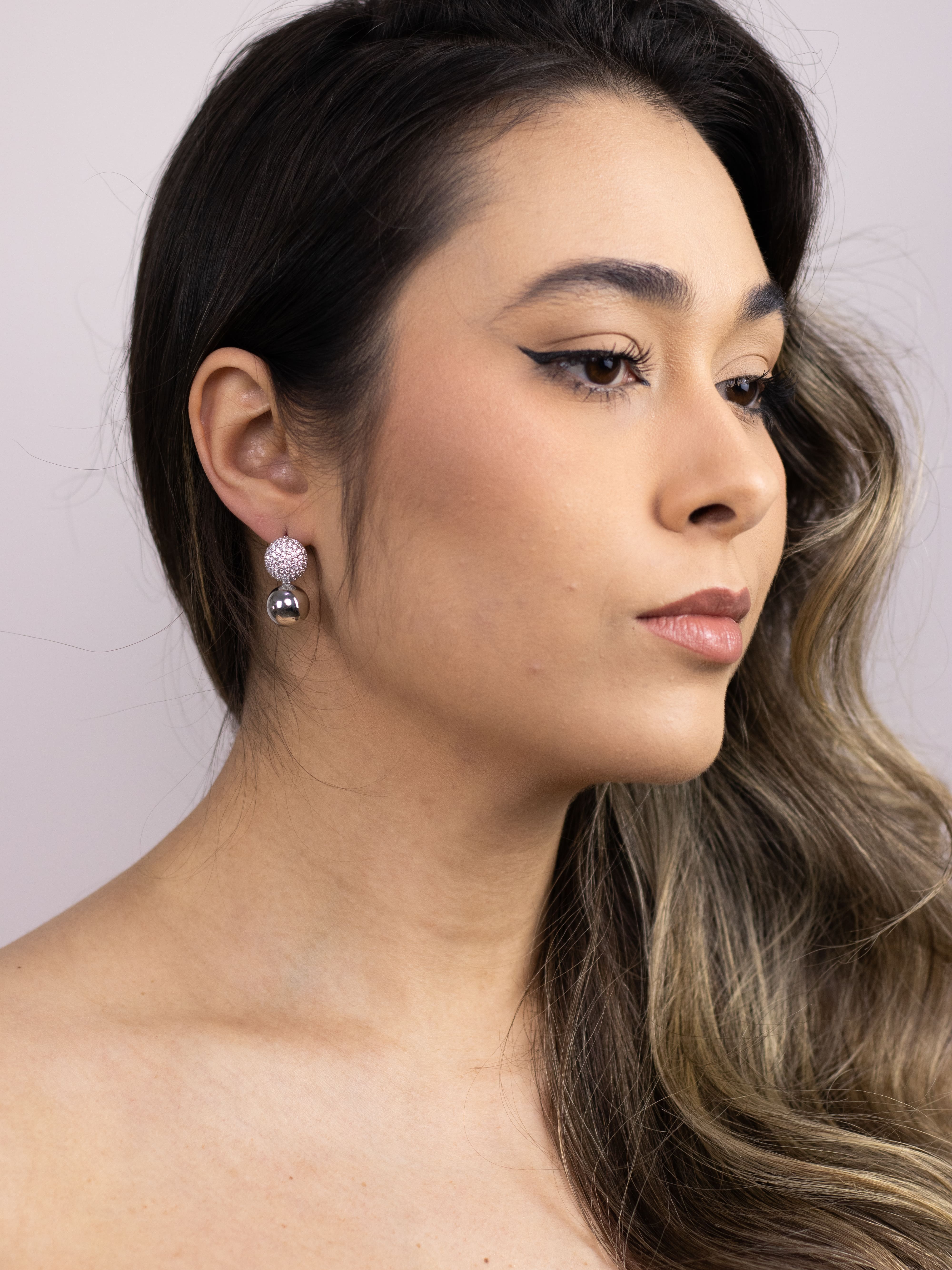 Brinco Esfera com Zircônia de Metal Prata