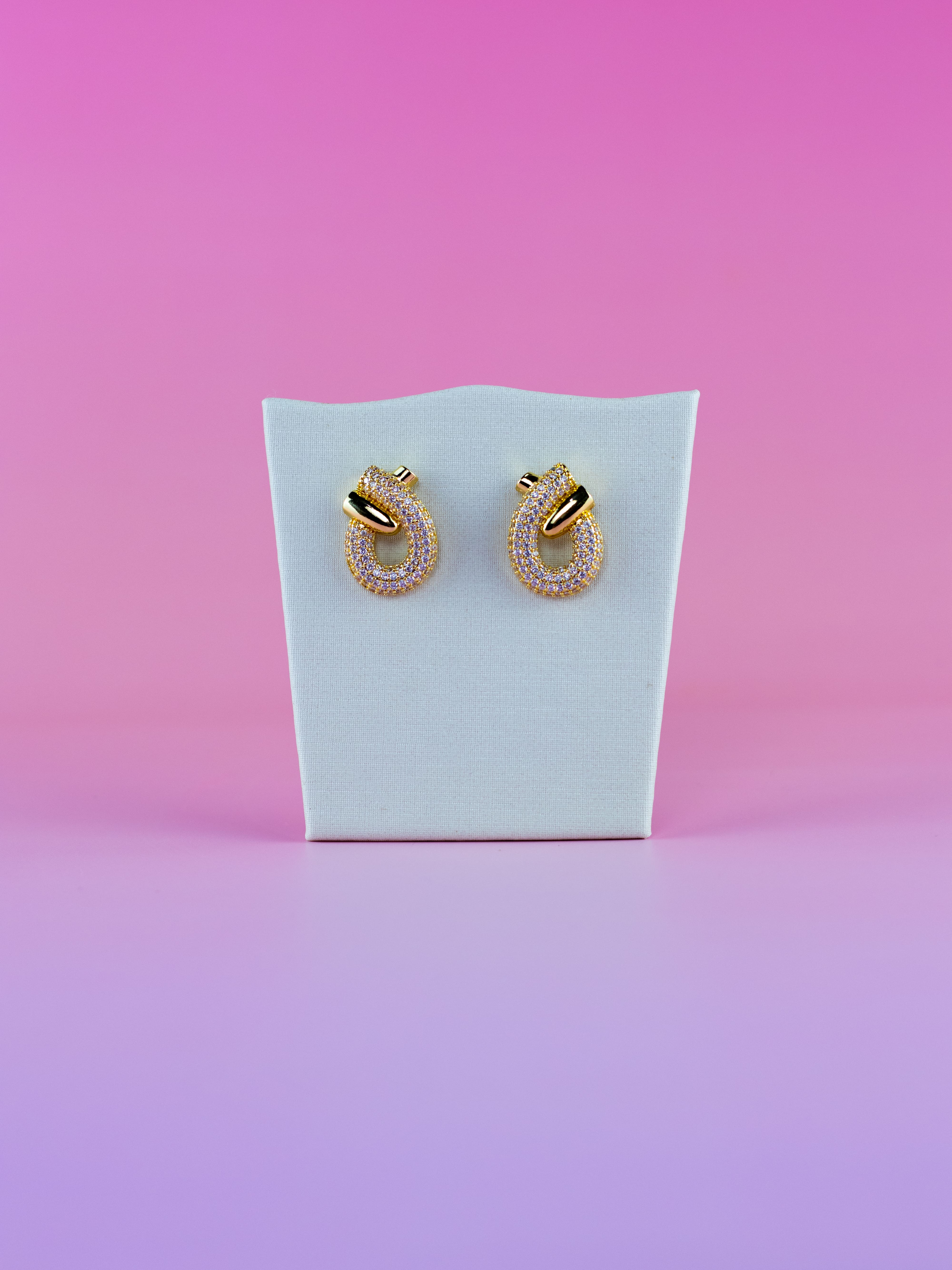 Brinco Base de Metal Dourado com Zircônia