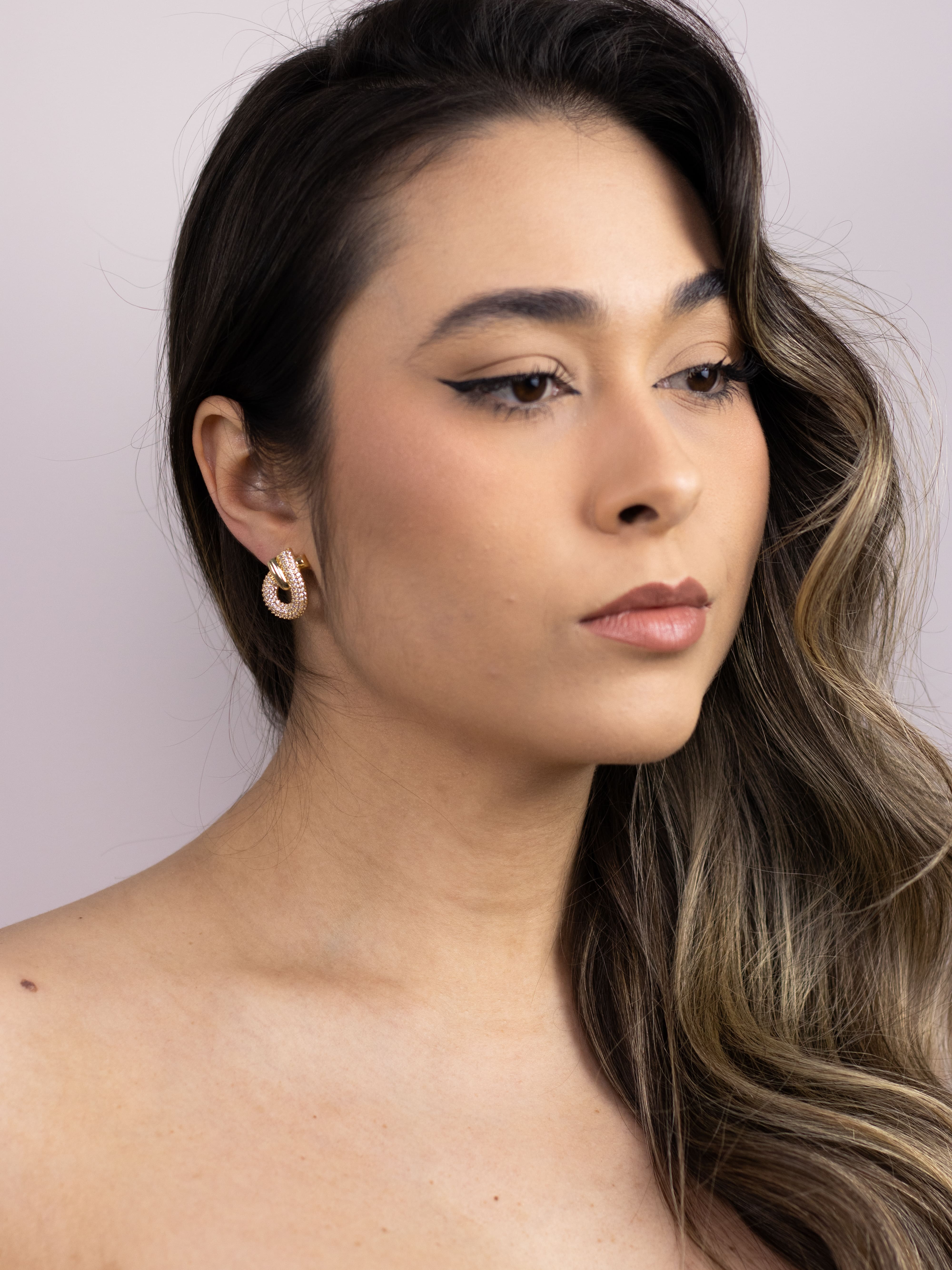 Brinco Base de Metal Dourado com Zircônia