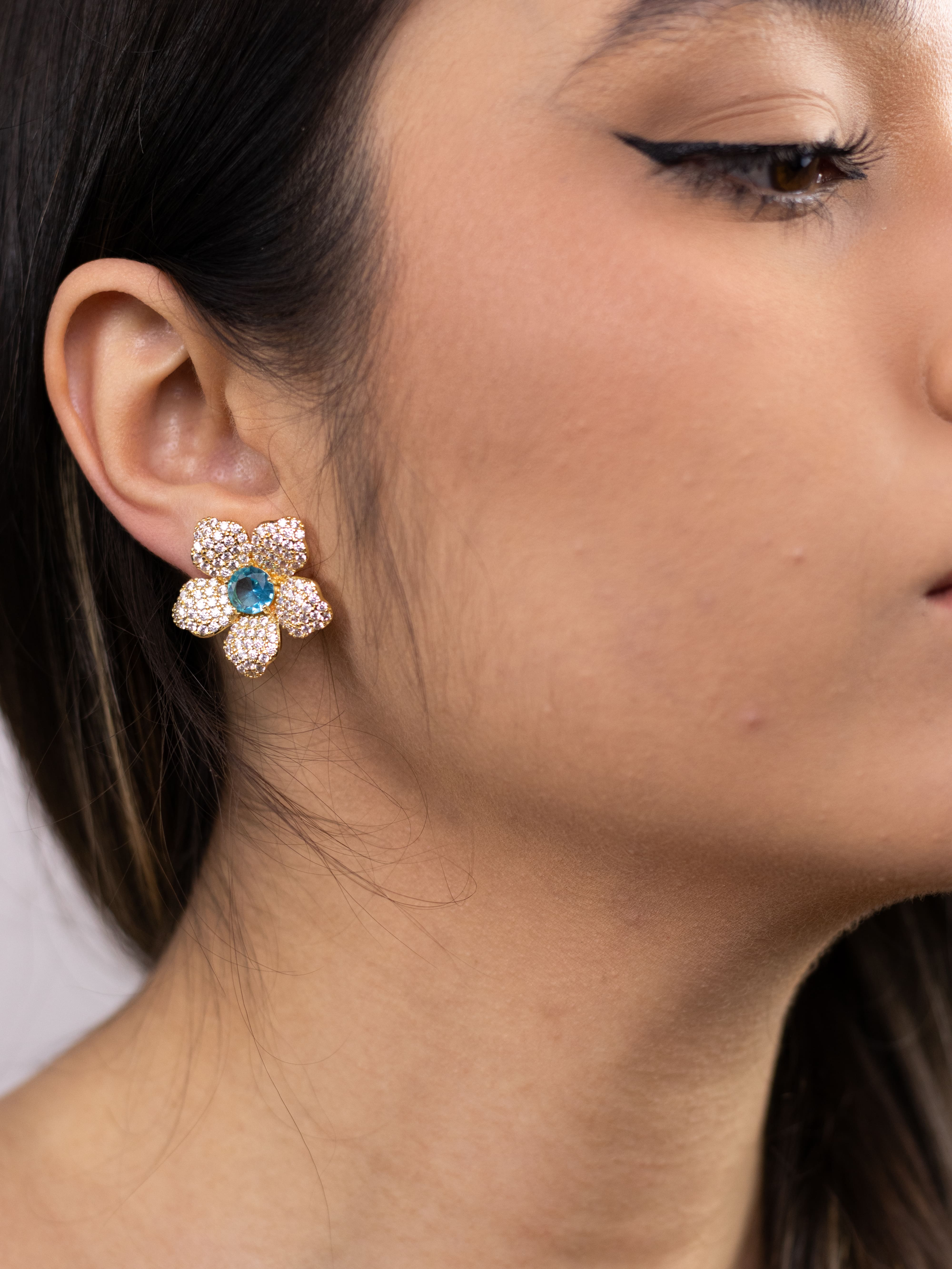 Brinco Flor Dourado Cravejado com Cristal Colorido