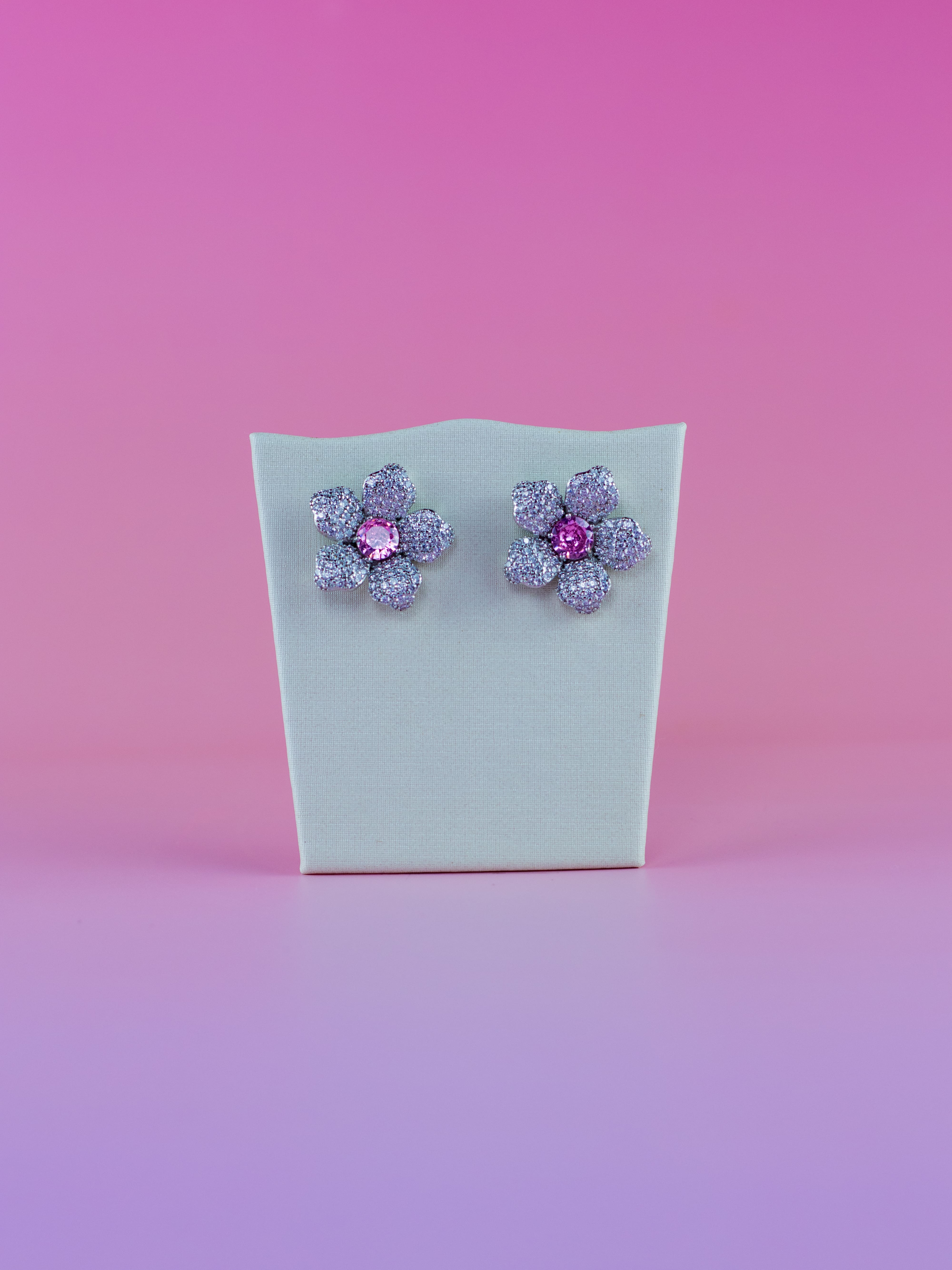 Brinco Flor Prata Cravejado com Cristal Colorido