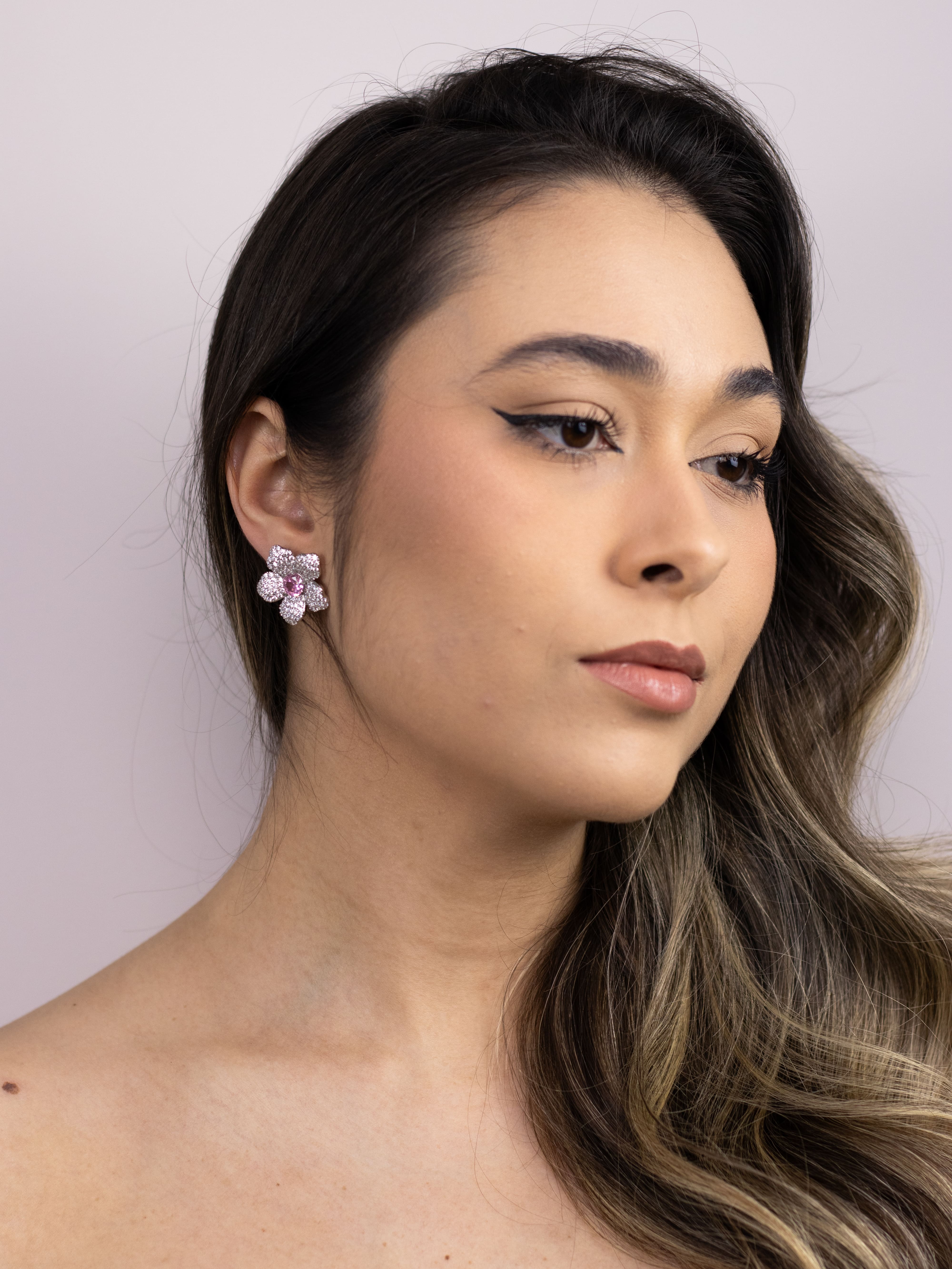 Brinco Flor Prata Cravejado com Cristal Colorido