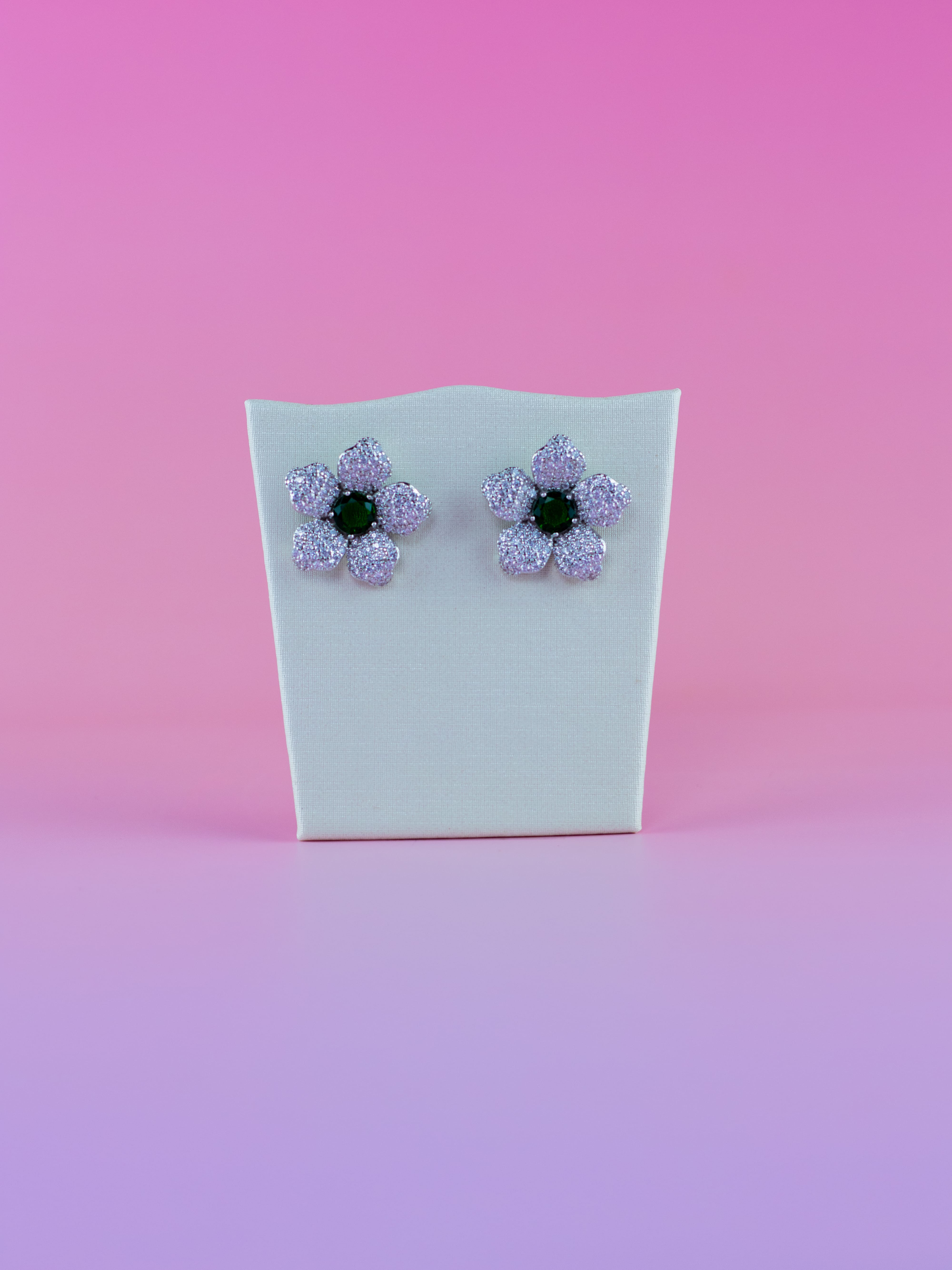 Brinco Flor Prata Cravejado com Cristal Colorido