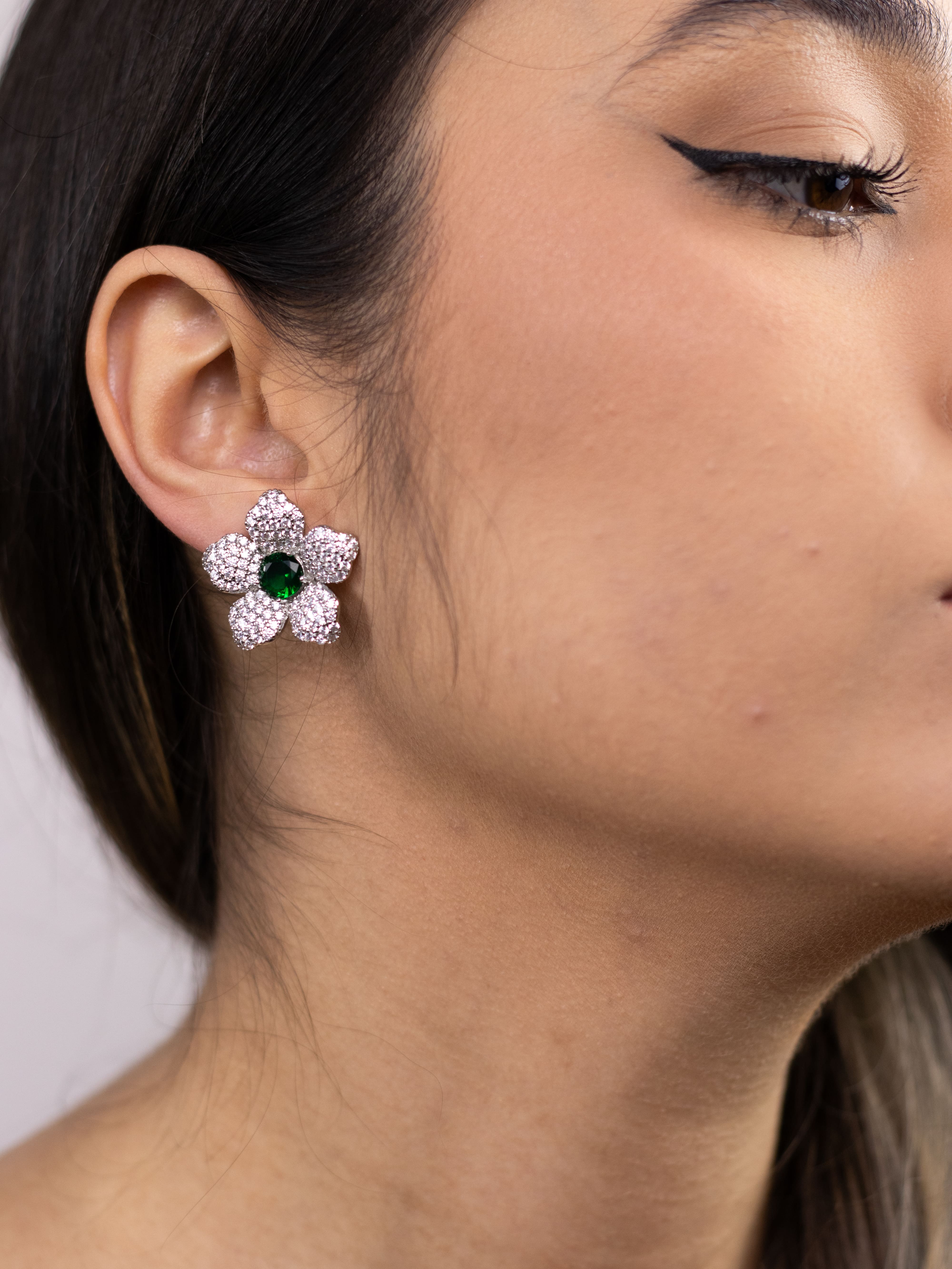 Brinco Flor Prata Cravejado com Cristal Colorido