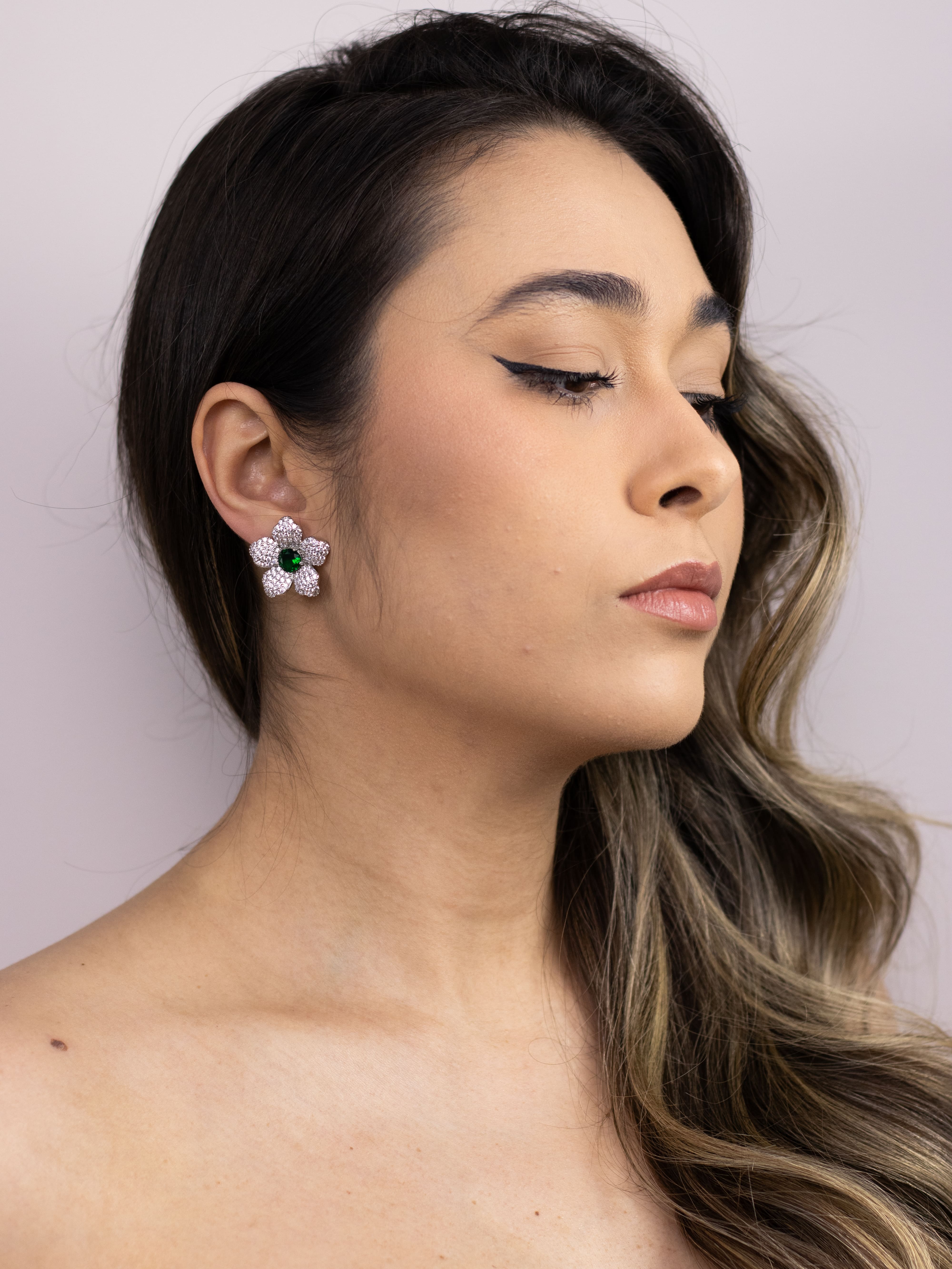 Brinco Flor Prata Cravejado com Cristal Colorido