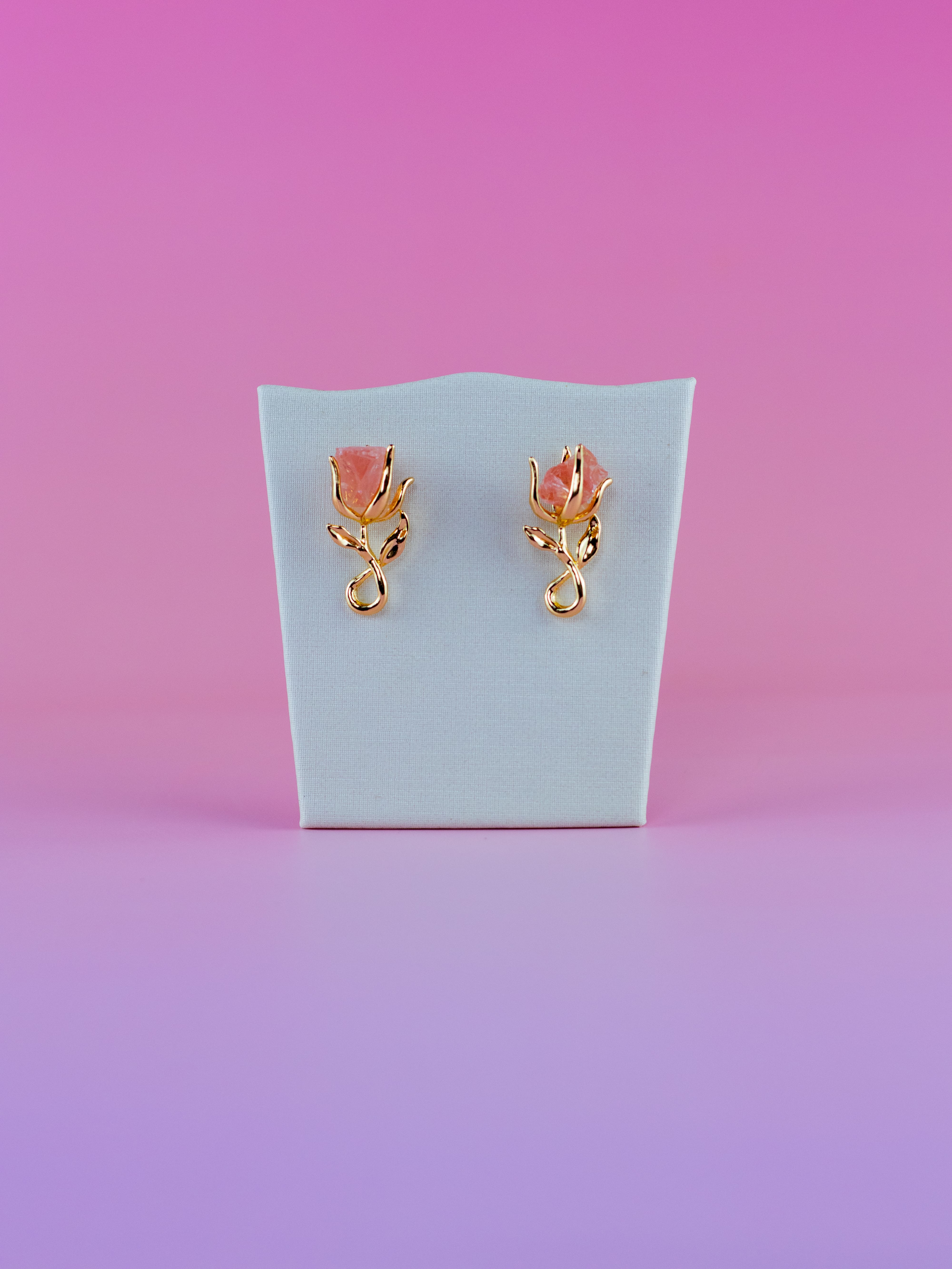 Brinco Flor de Metal com Pedra de Cristal