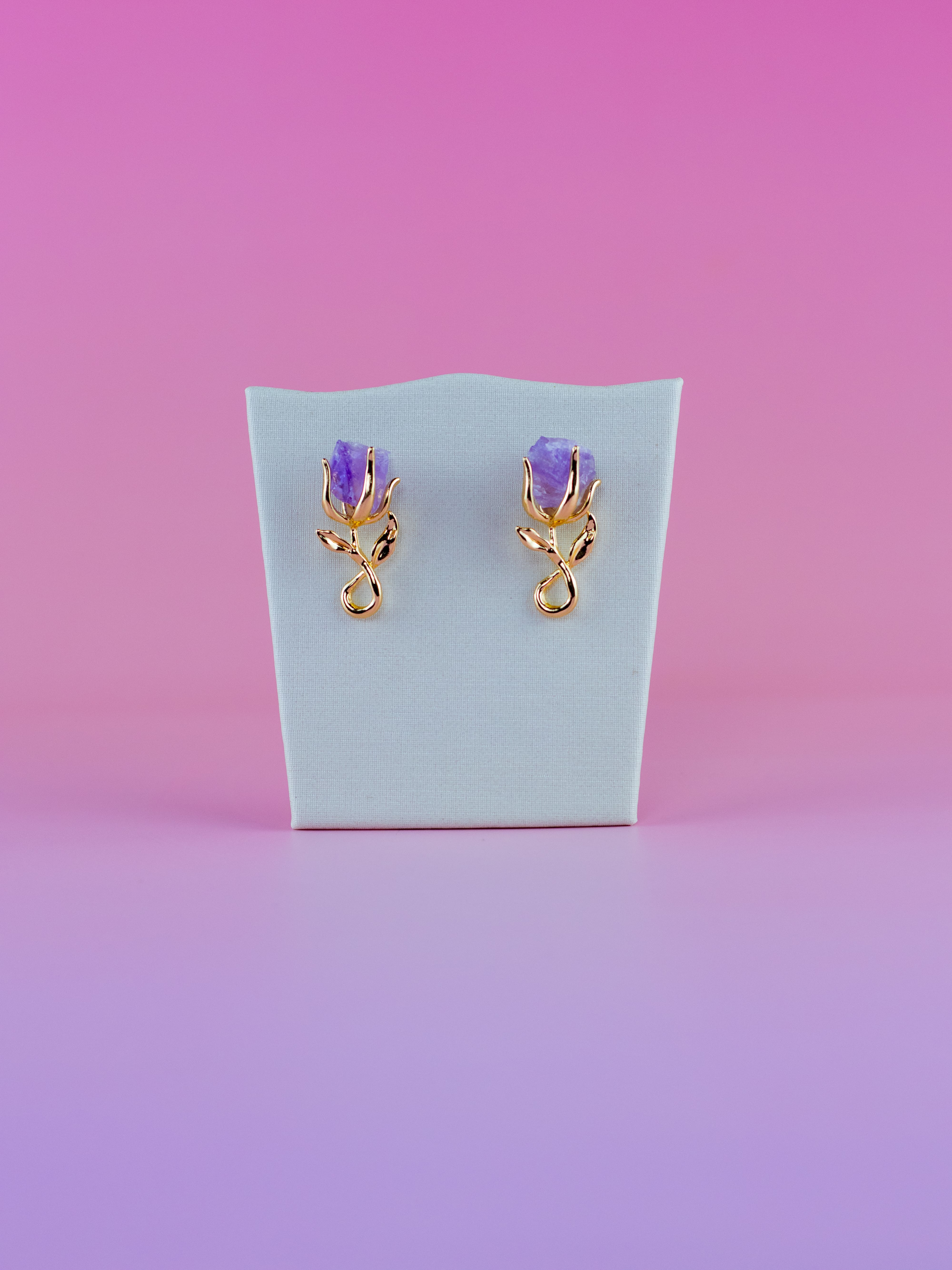 Brinco Flor de Metal com Pedra de Cristal