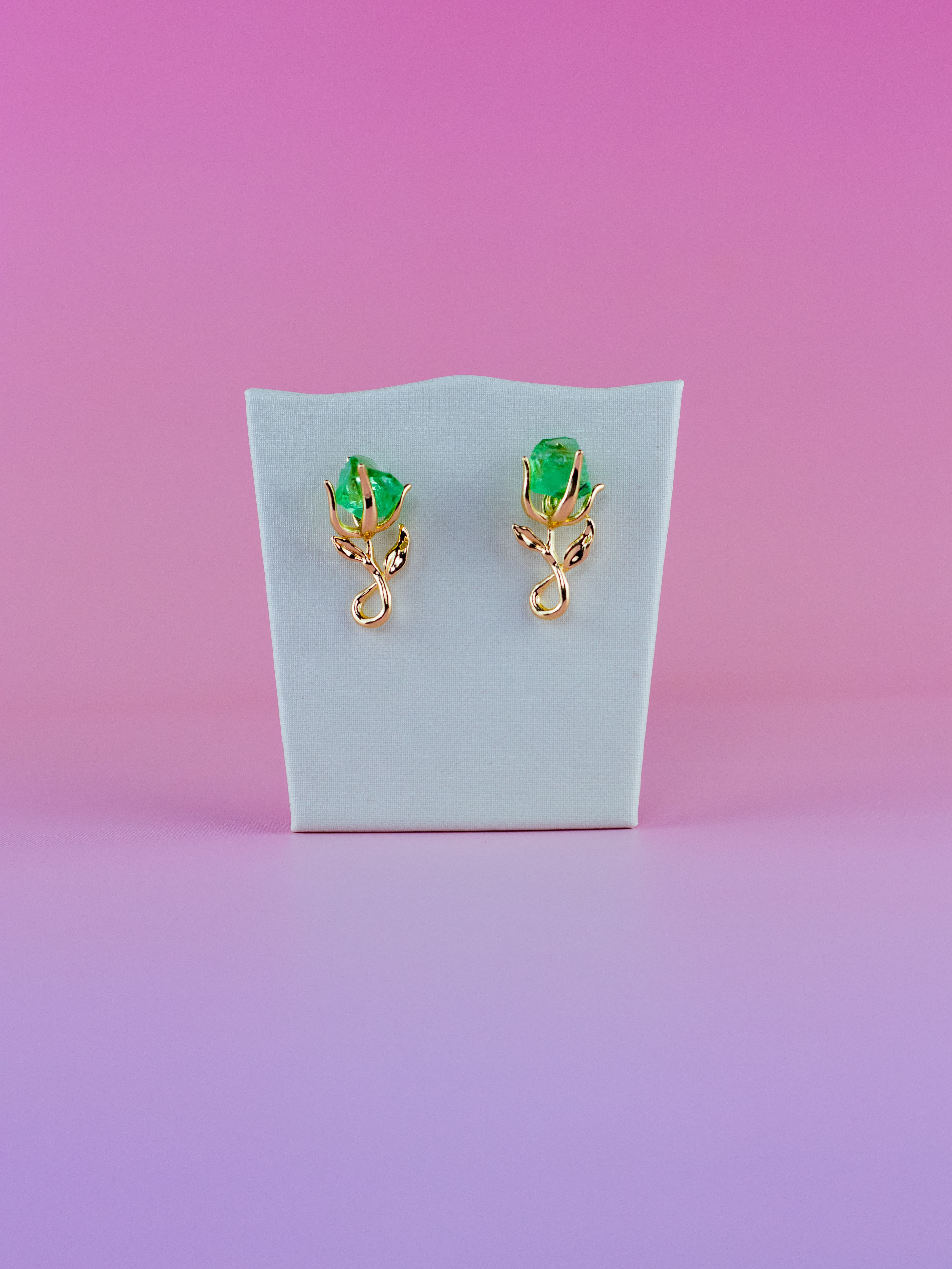 Brinco Flor de Metal com Pedra de Cristal