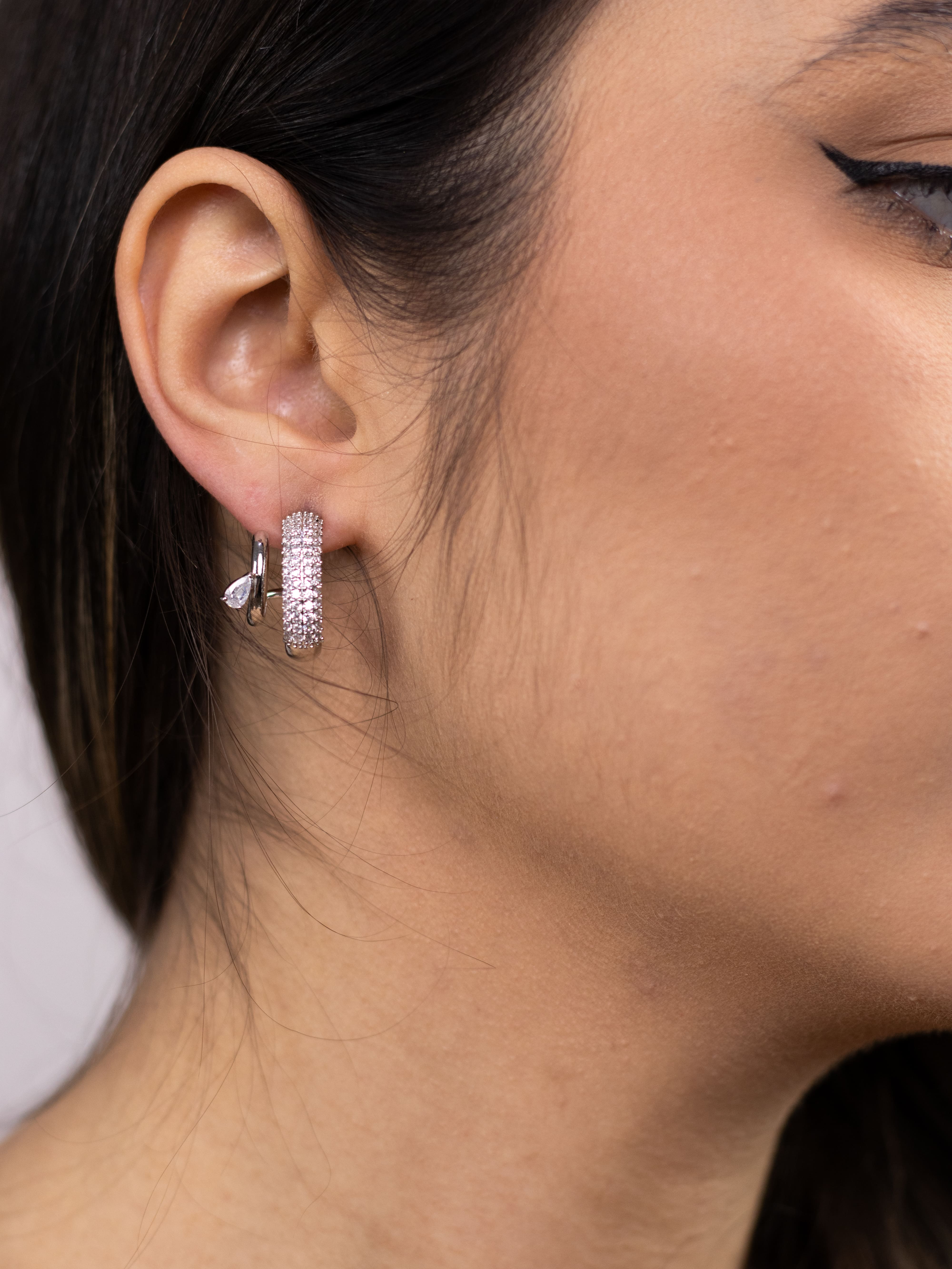 Brinco Argola Dupla com Zircônia de Metal Prata