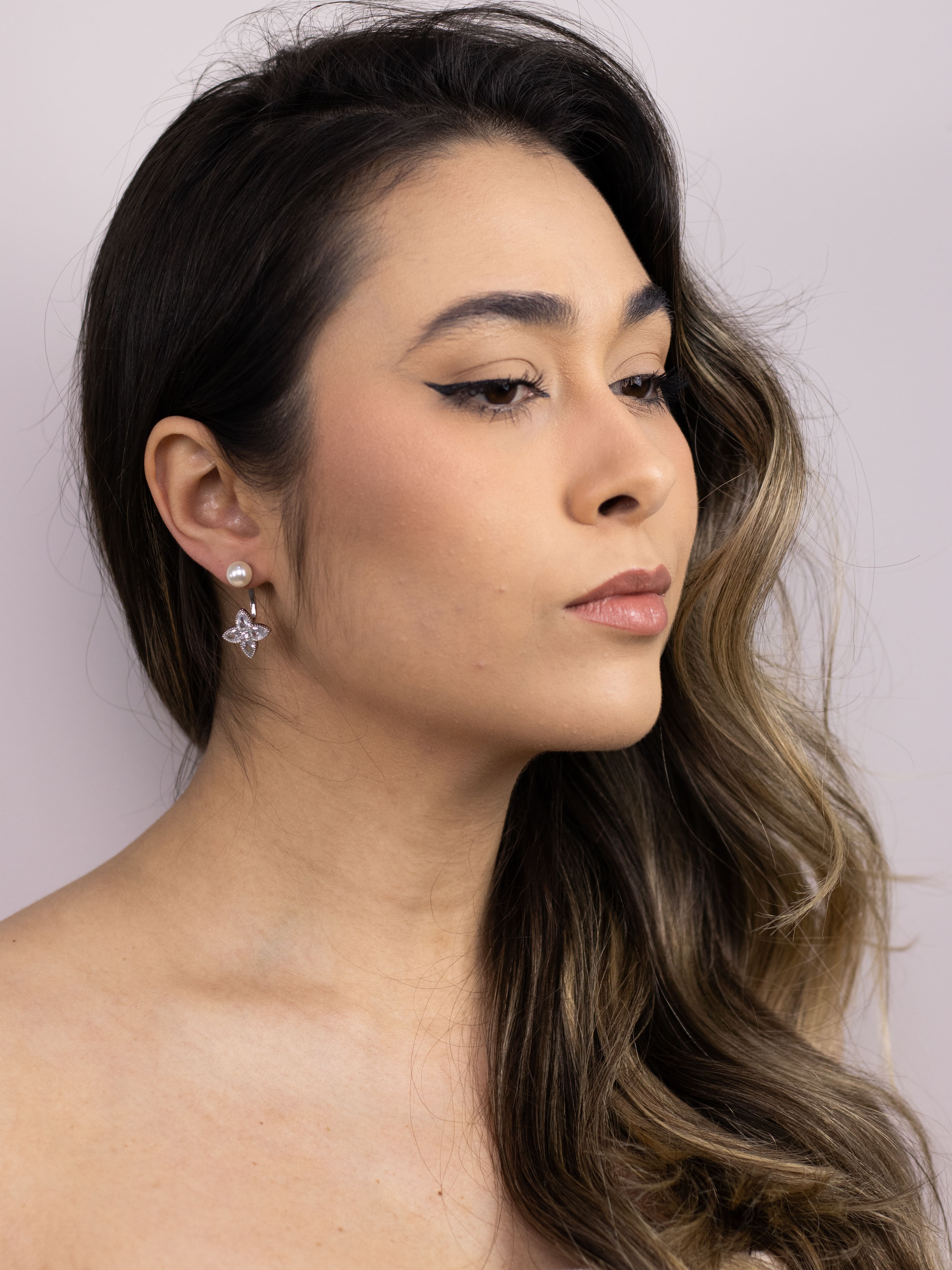 Brinco Falso Piercing Prata de Navete com Pérola