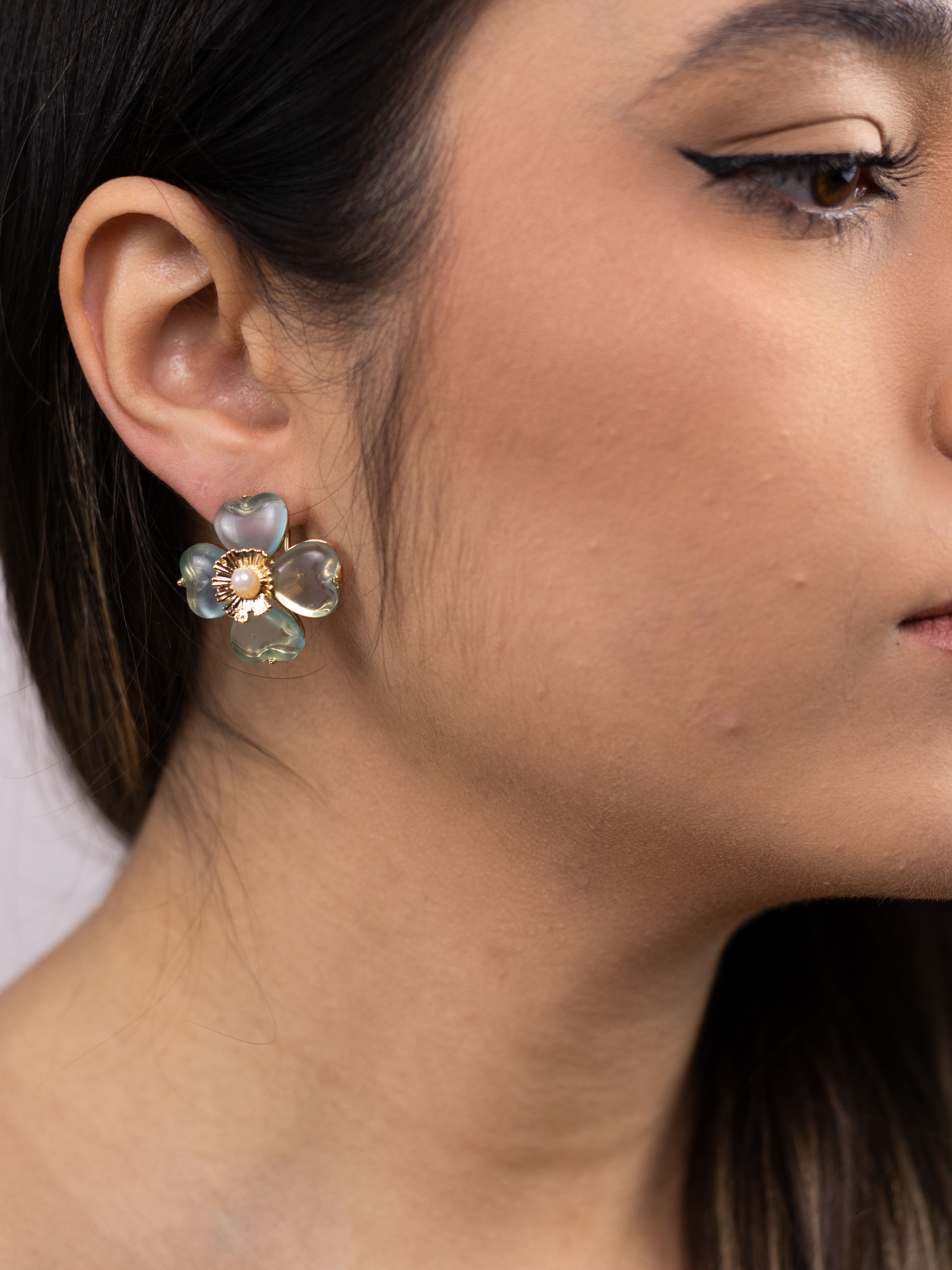 Brinco de Flor Com Pétala de Acrílico Colorido