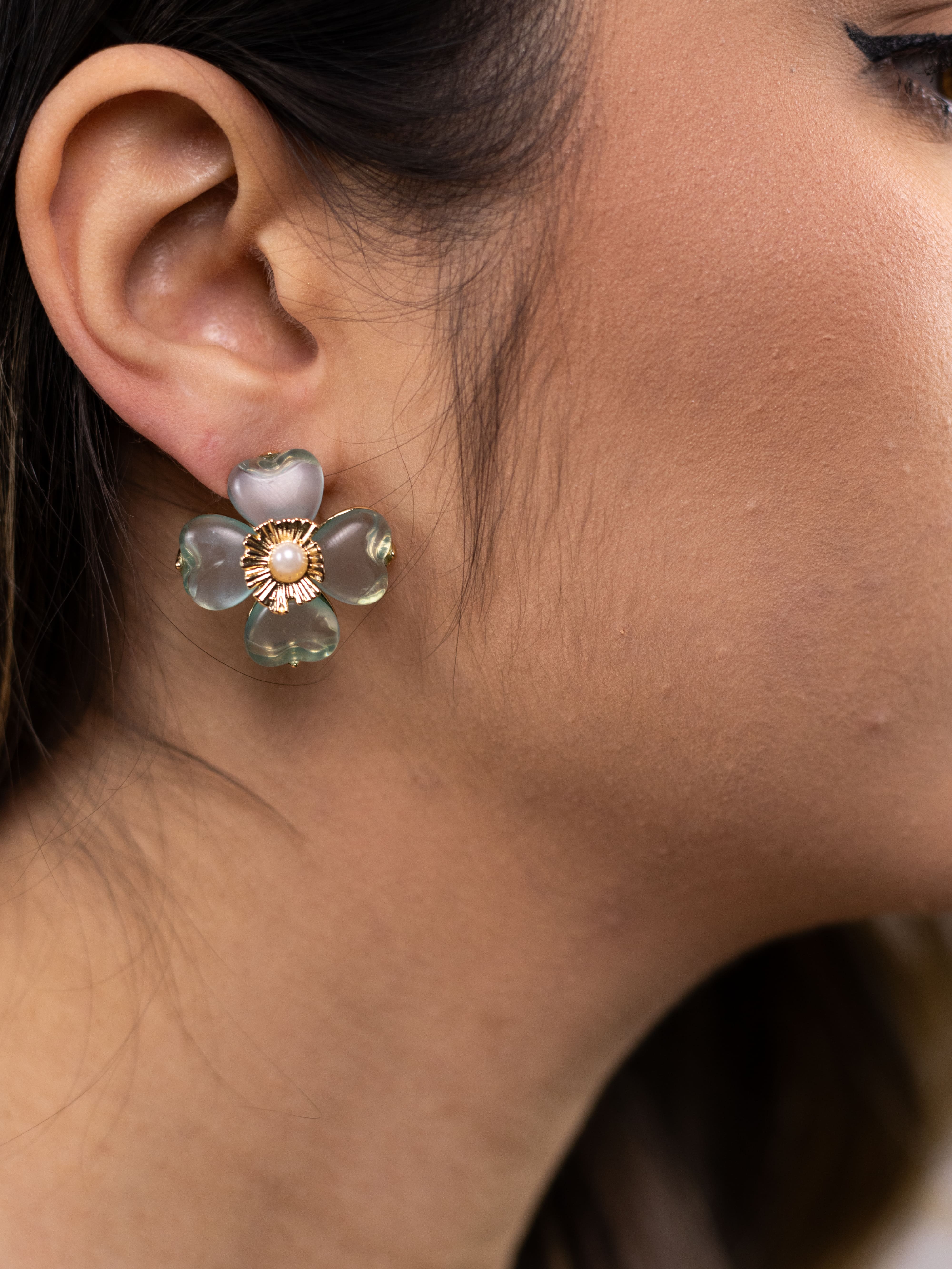 Brinco de Flor Com Pétala de Acrílico Colorido