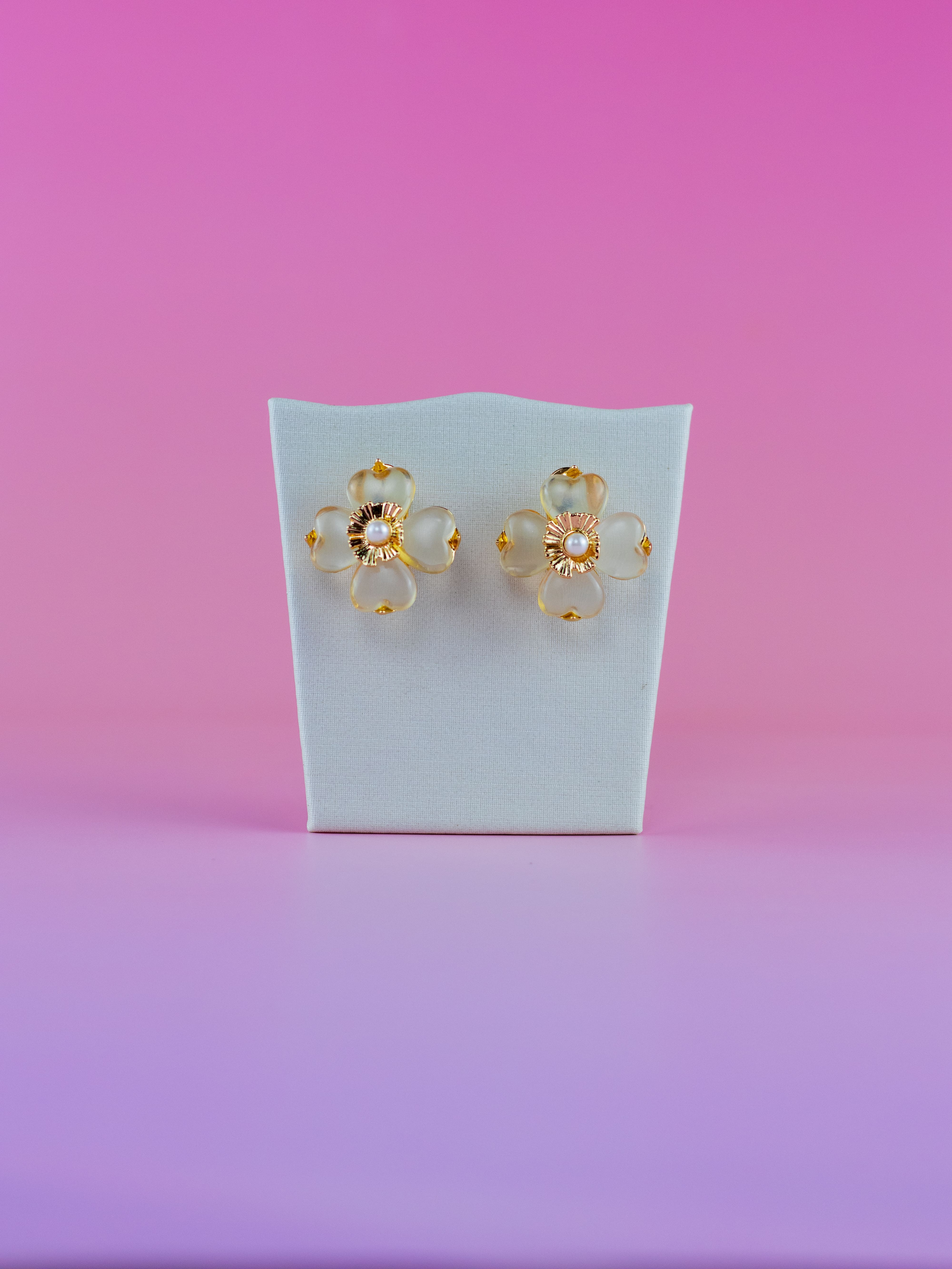 Brinco de Flor Com Pétala de Acrílico Colorido