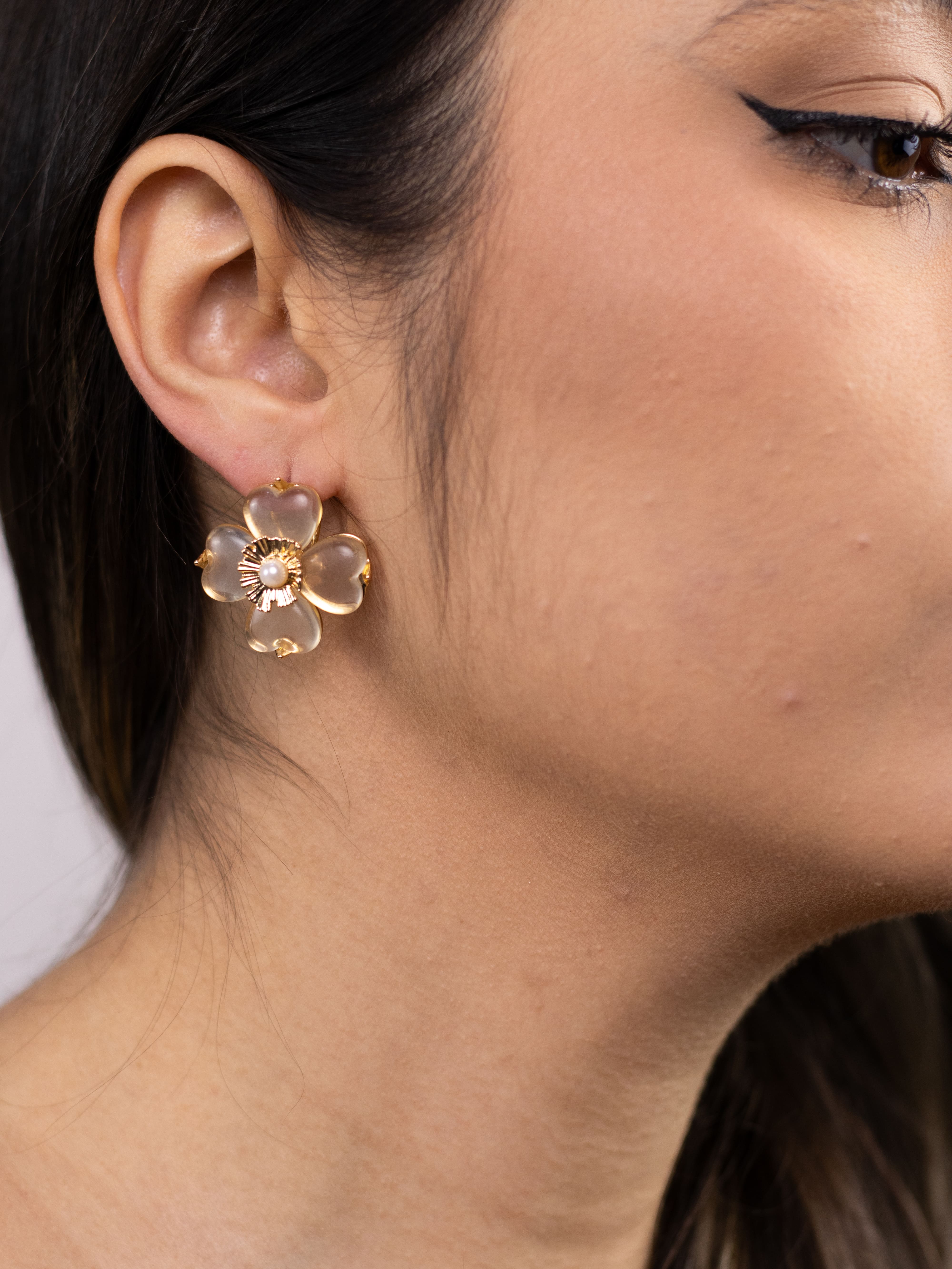 Brinco de Flor Com Pétala de Acrílico Colorido