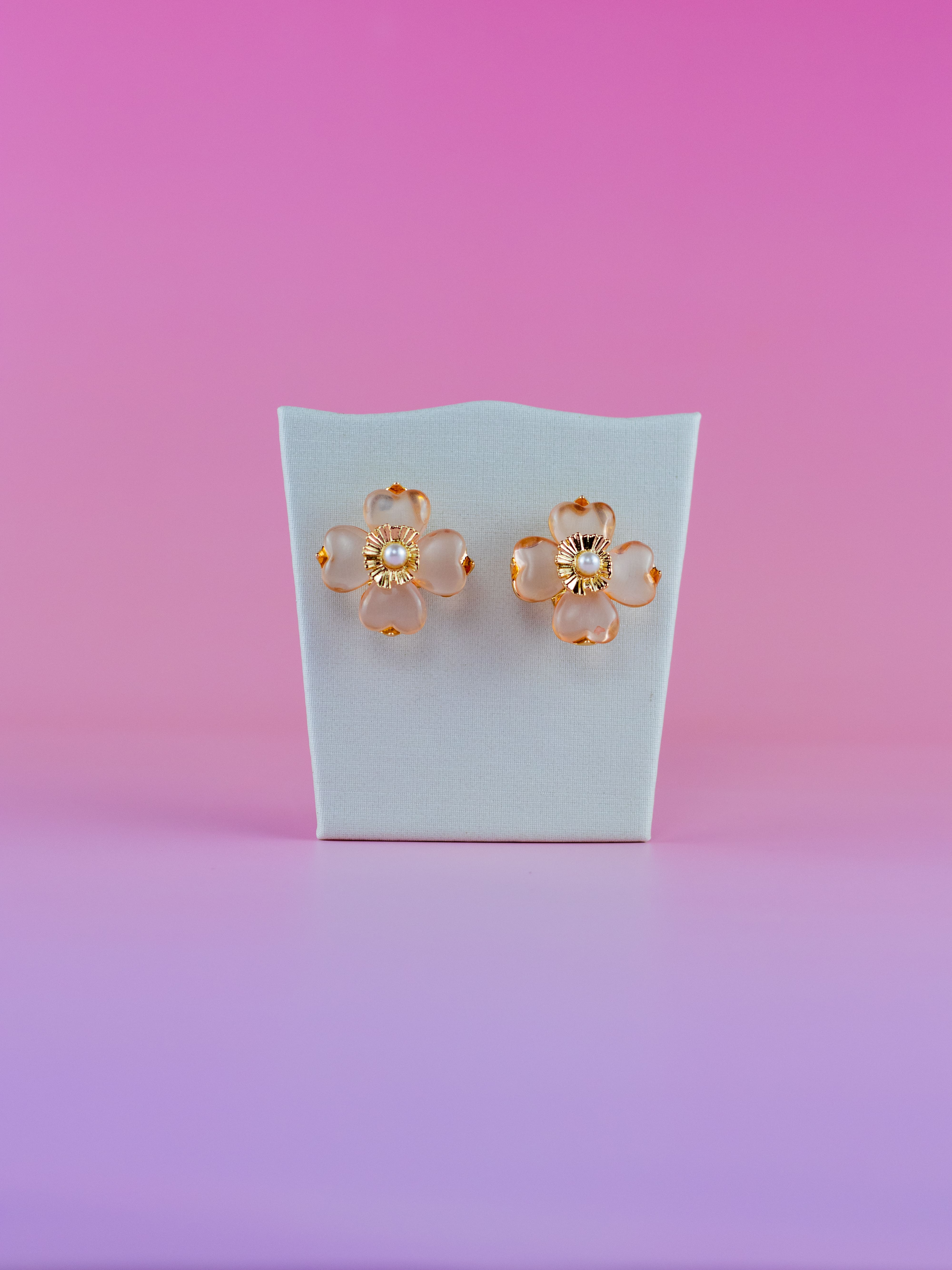 Brinco de Flor Com Pétala de Acrílico Colorido