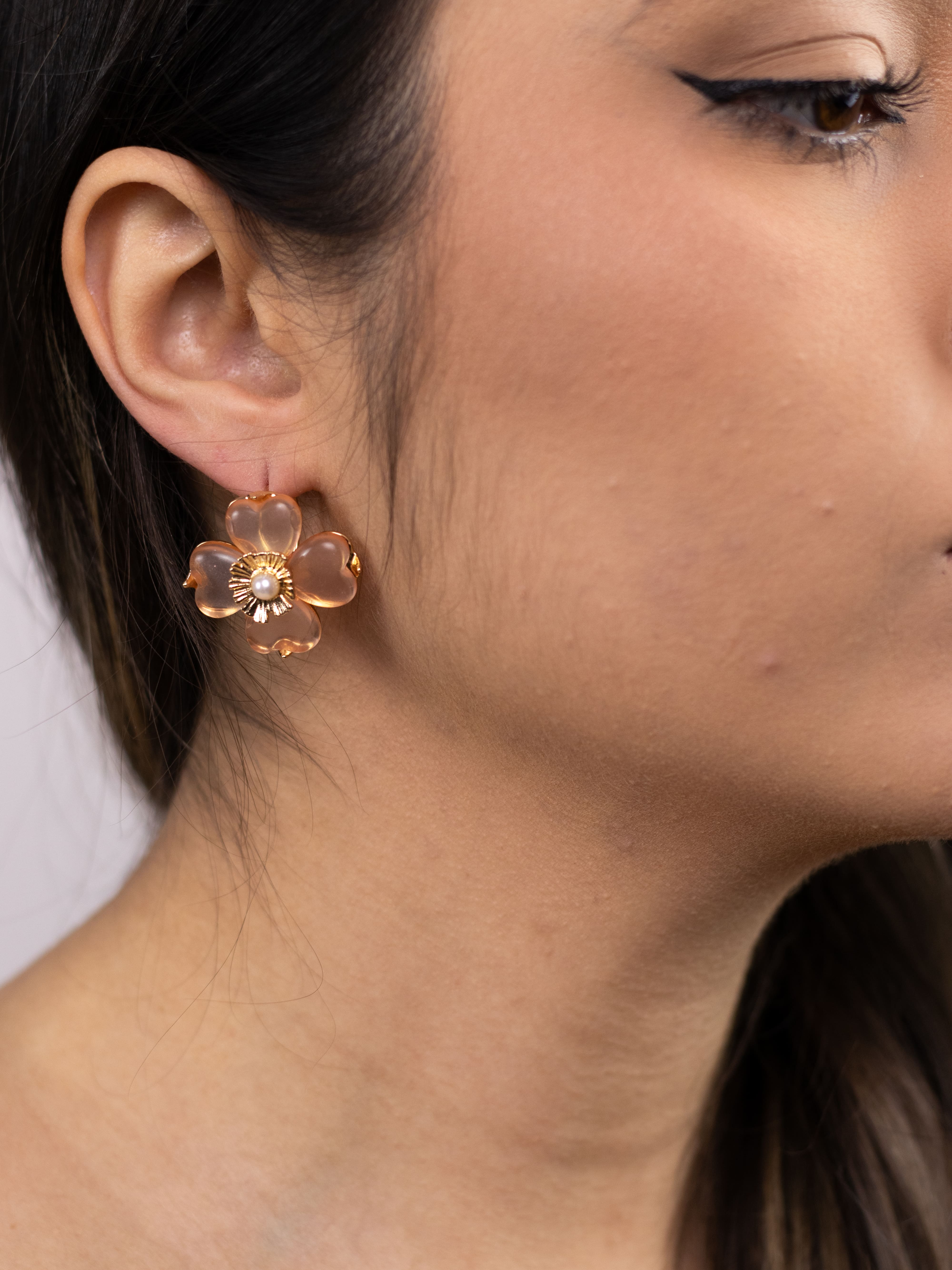 Brinco de Flor Com Pétala de Acrílico Colorido