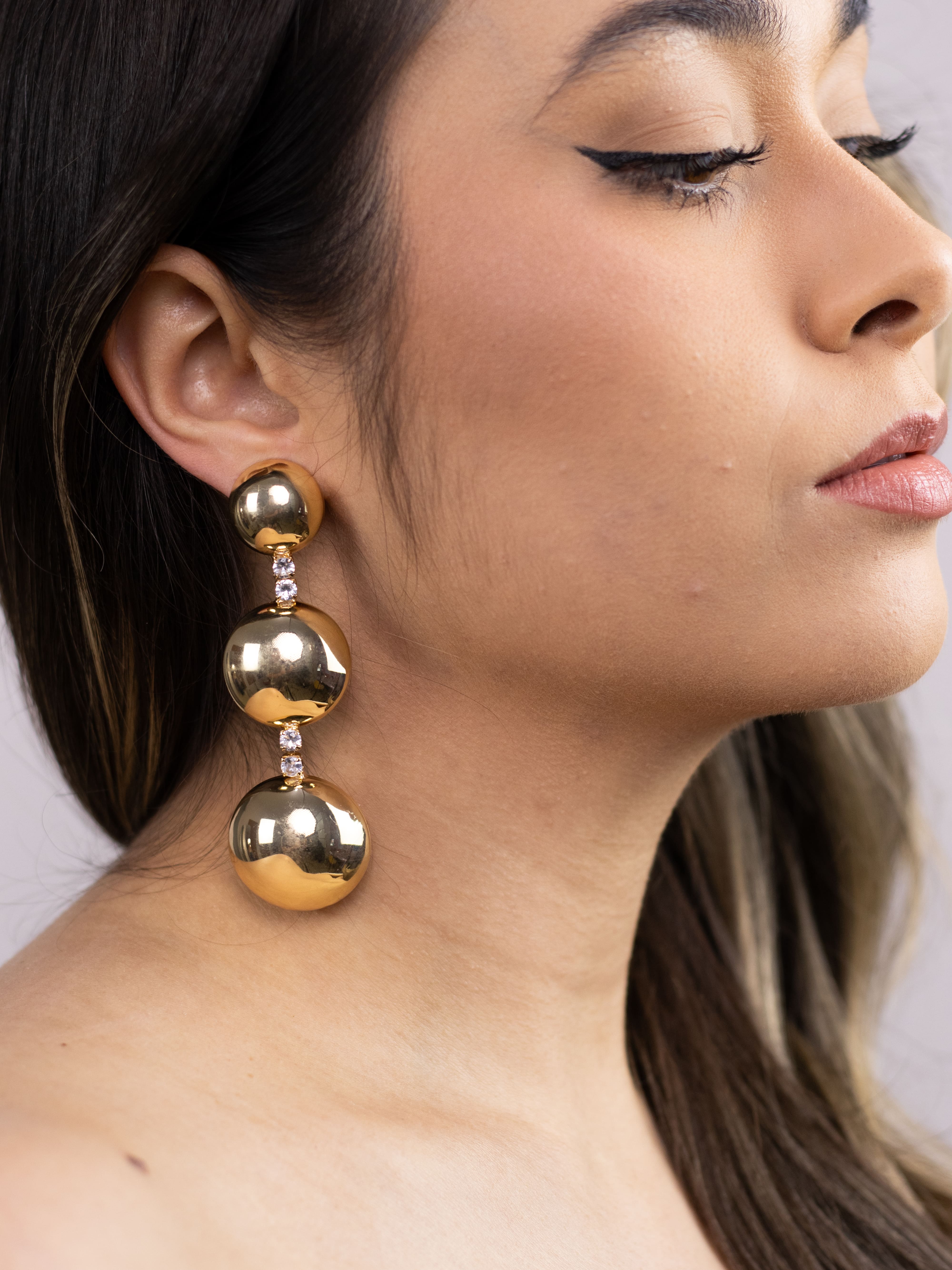 Brinco Triplo de Metal com Esfera e Strass