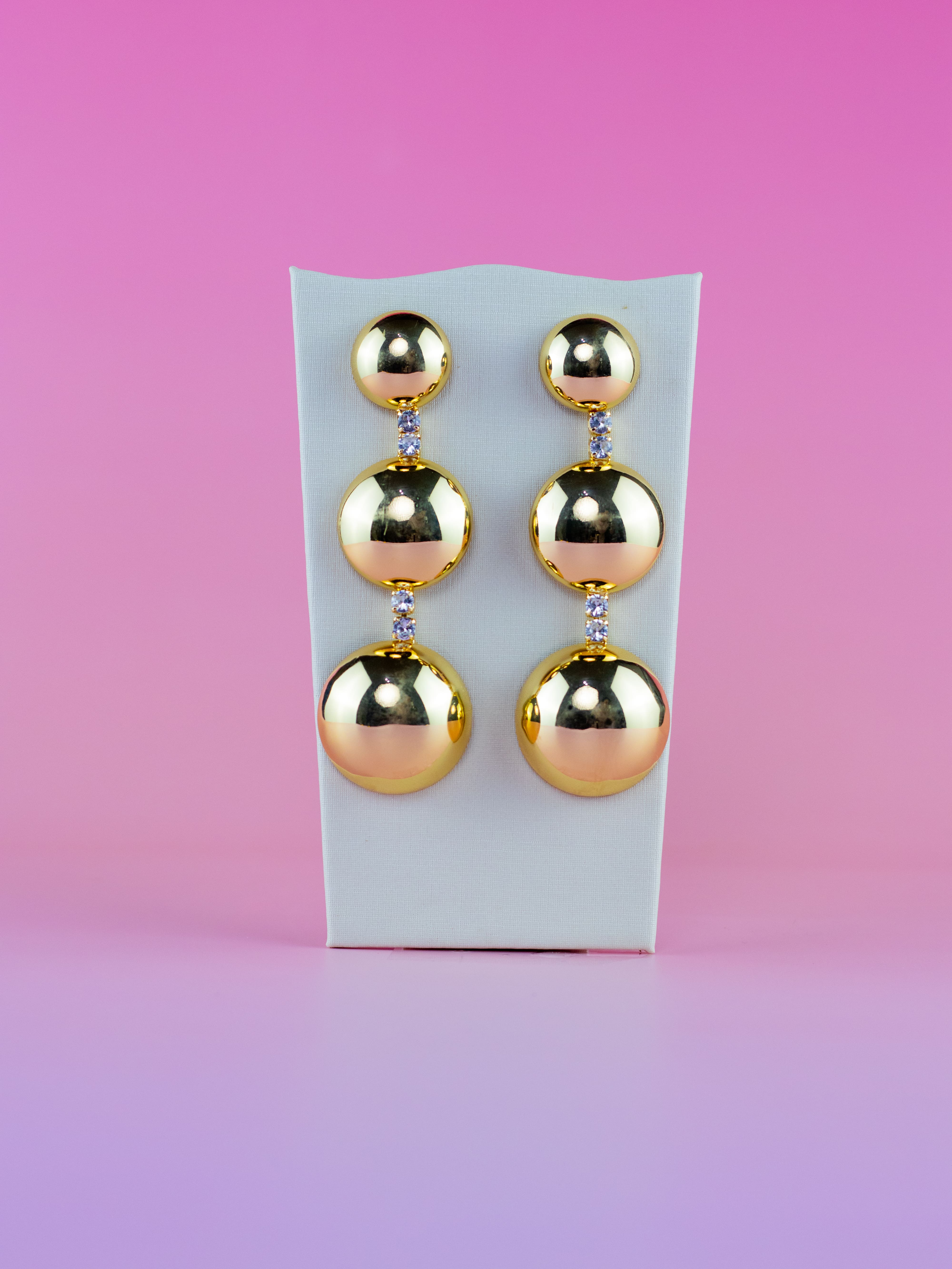 Brinco Triplo de Metal com Esfera e Strass