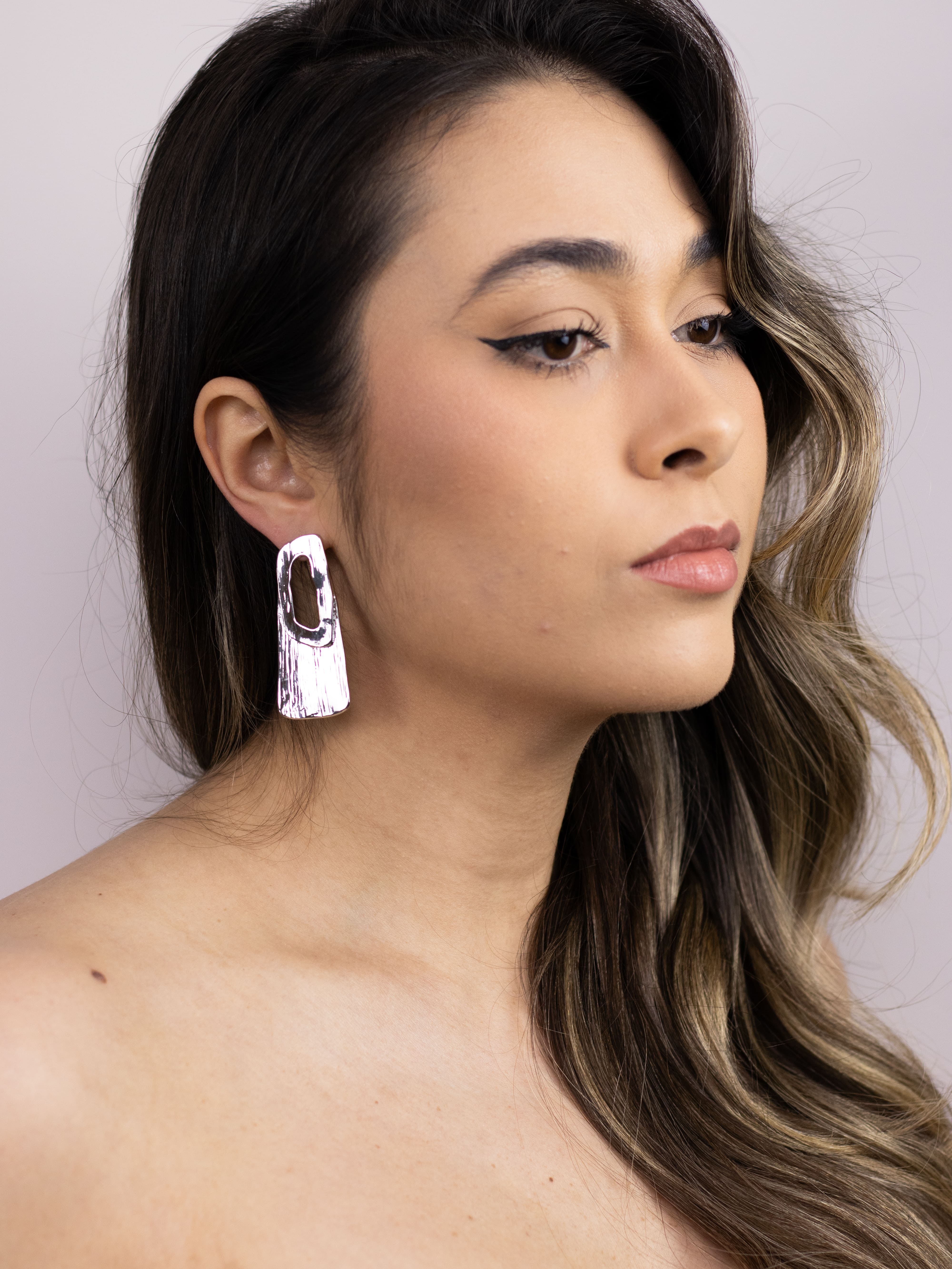 Brinco de Metal Liso Prata Vazado