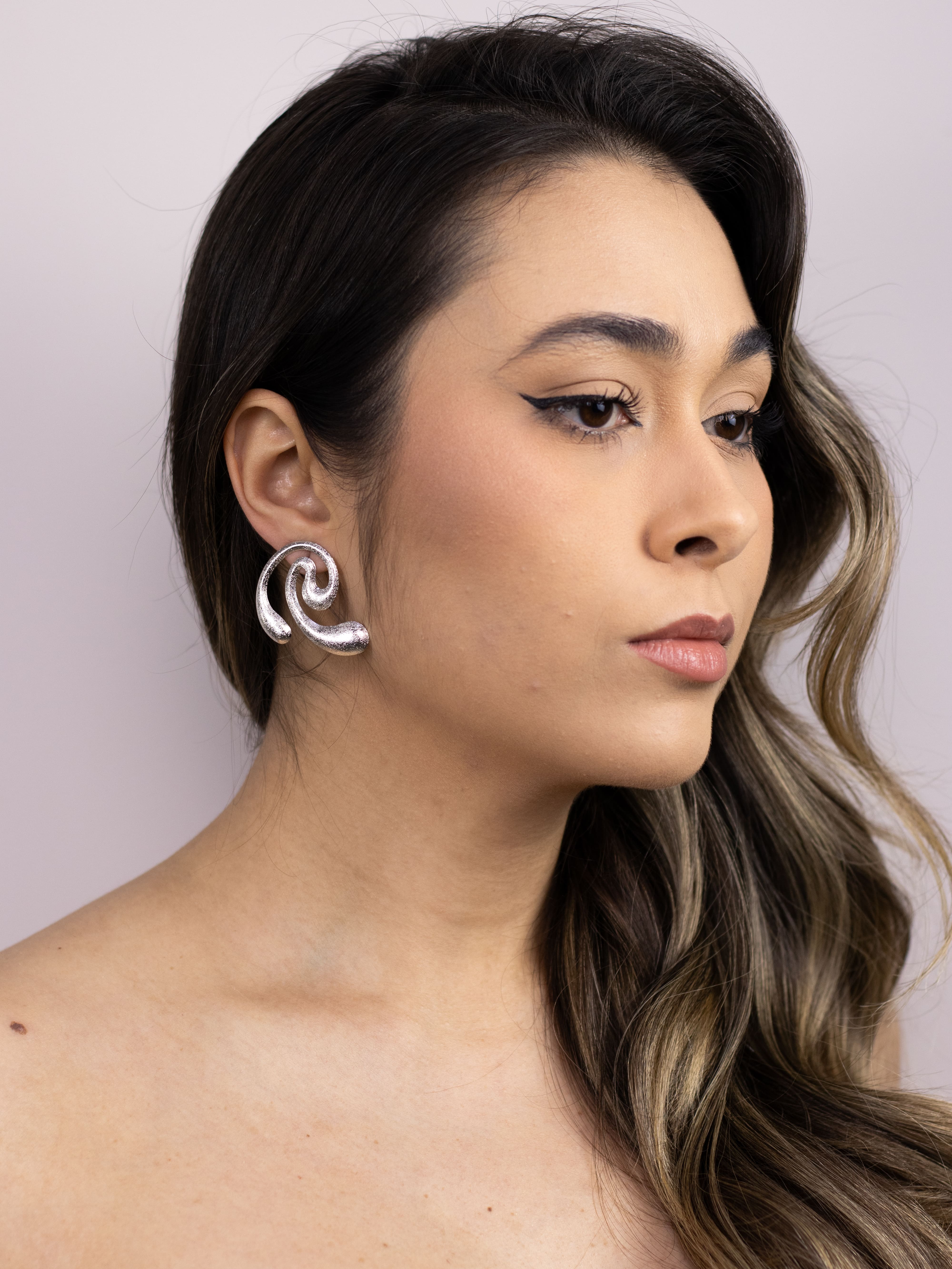 Brinco Metal Prata Abstrato