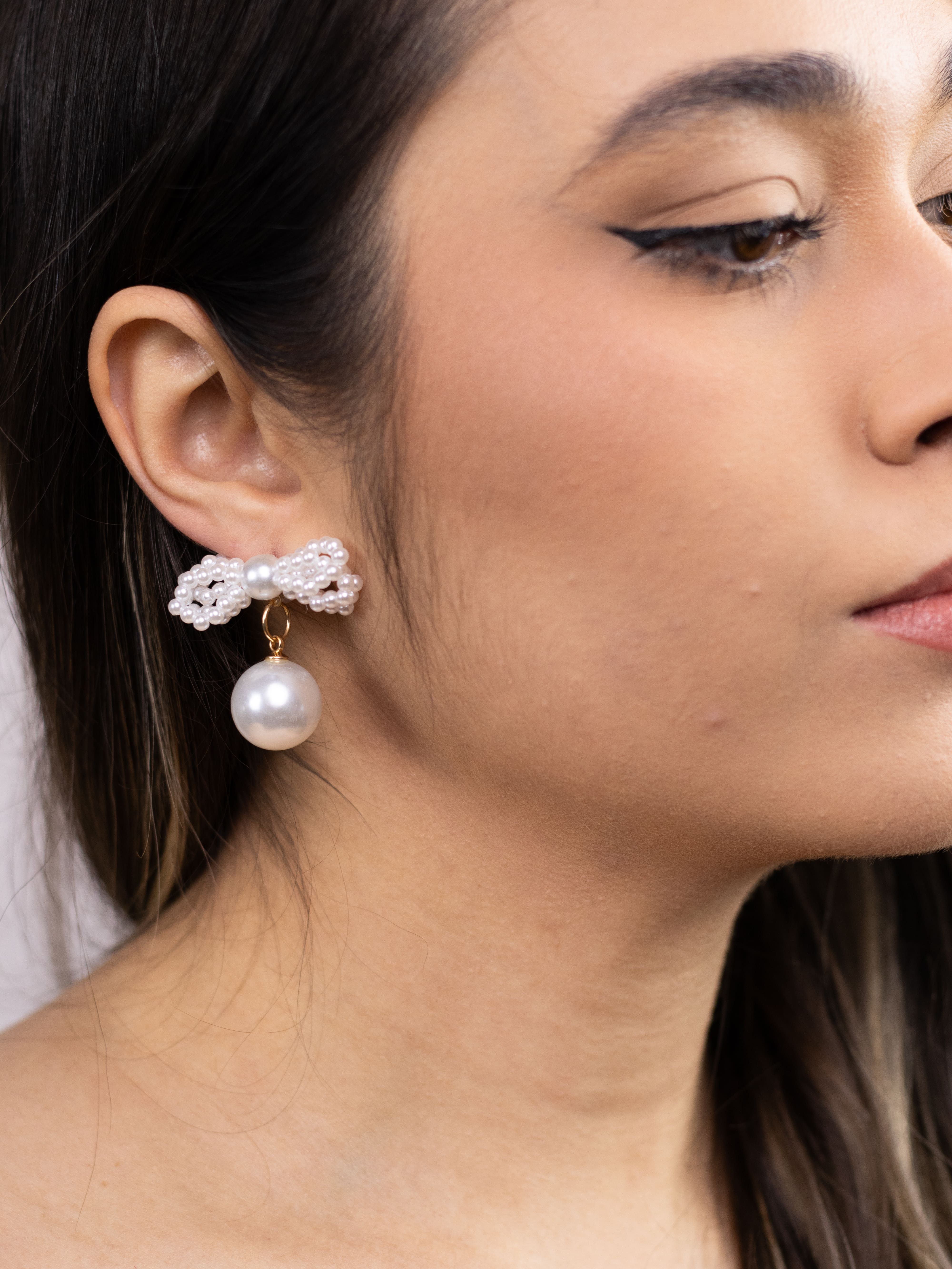 Brinco Laço com Pérolas