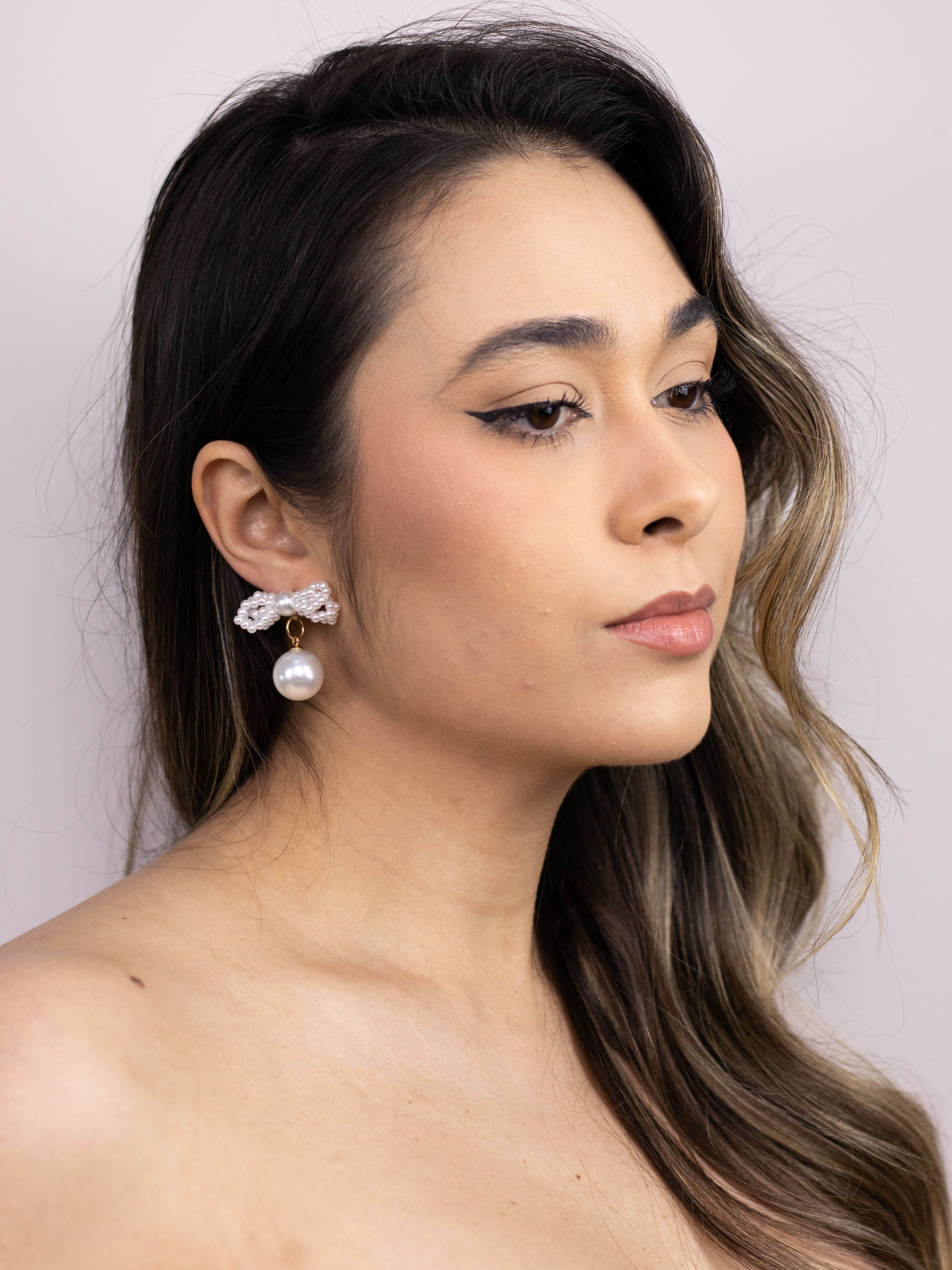 Brinco Laço com Pérolas