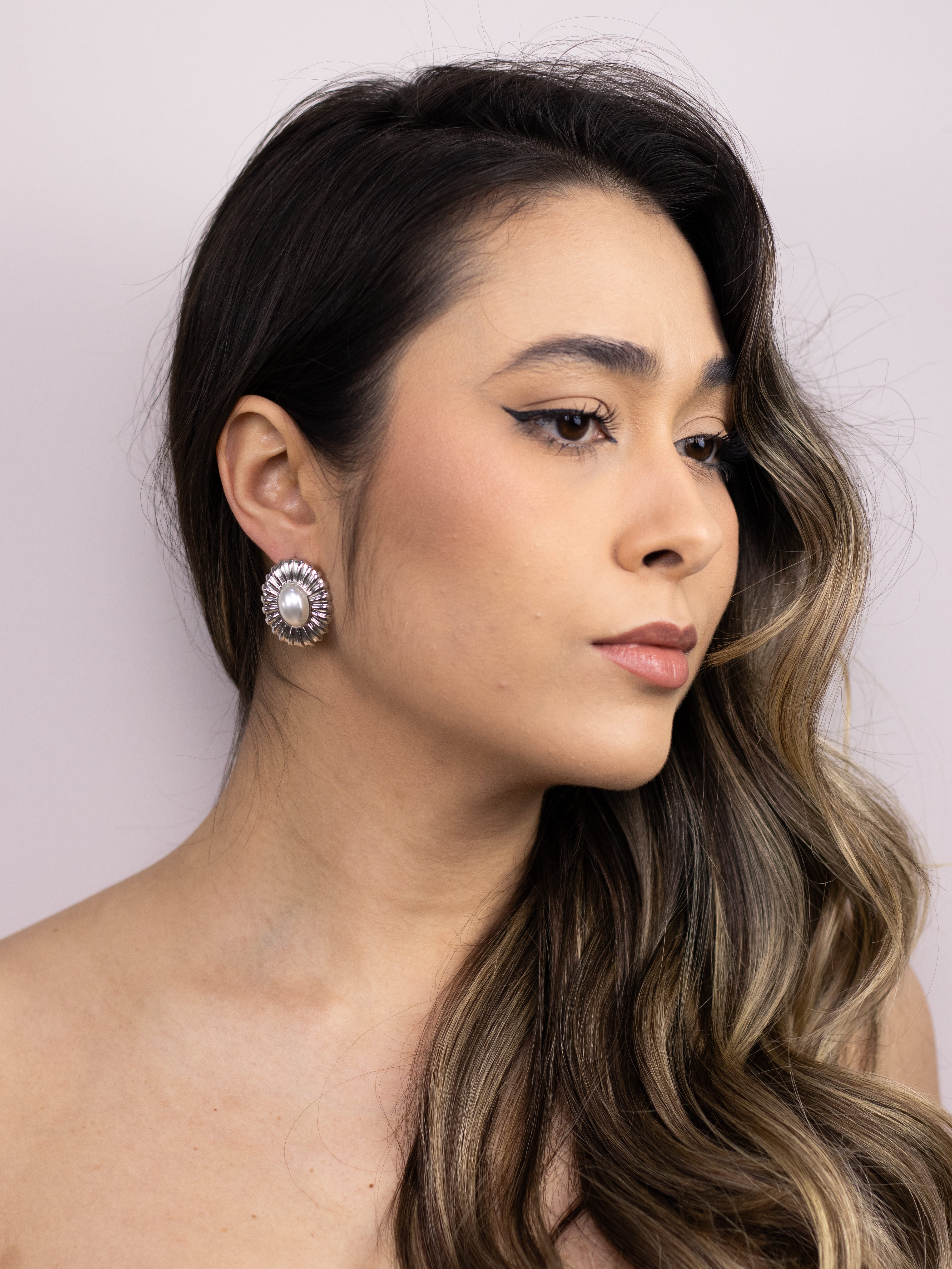 Brinco de Base Metal Prata com Pérola