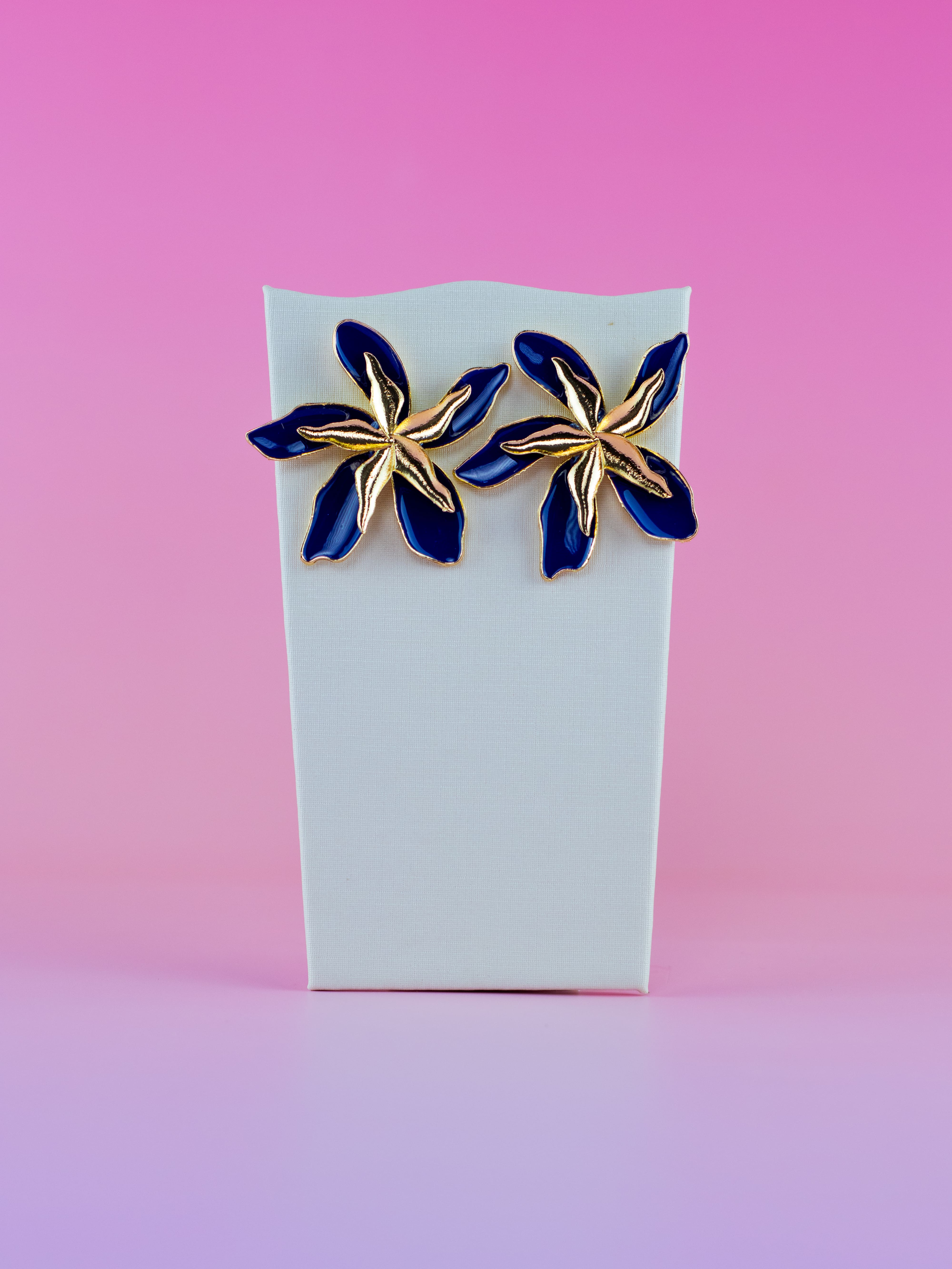 Brinco Flor Esmaltado Colorido com Detalhe de Metal