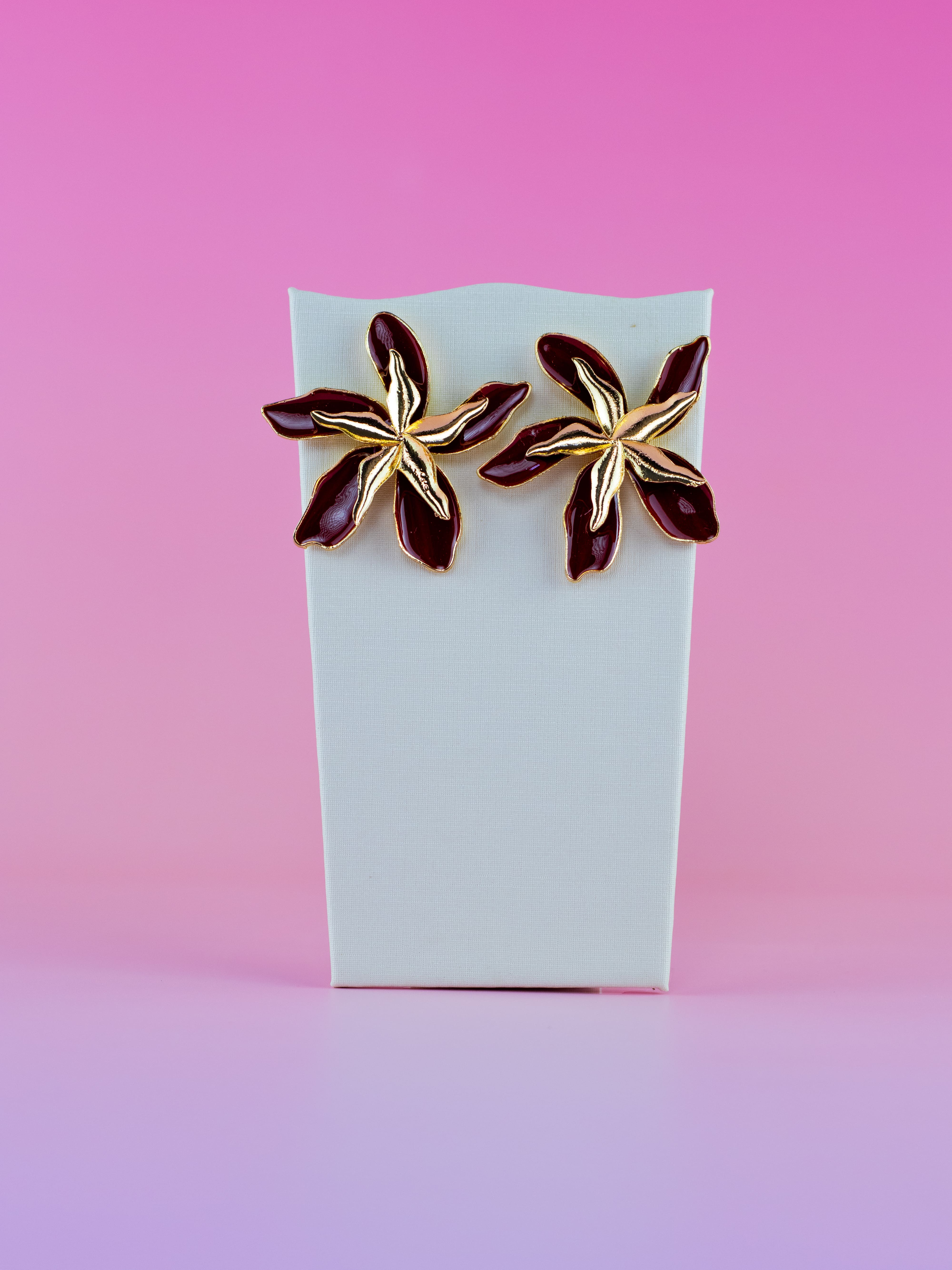 Brinco Flor Esmaltado Colorido com Detalhe de Metal