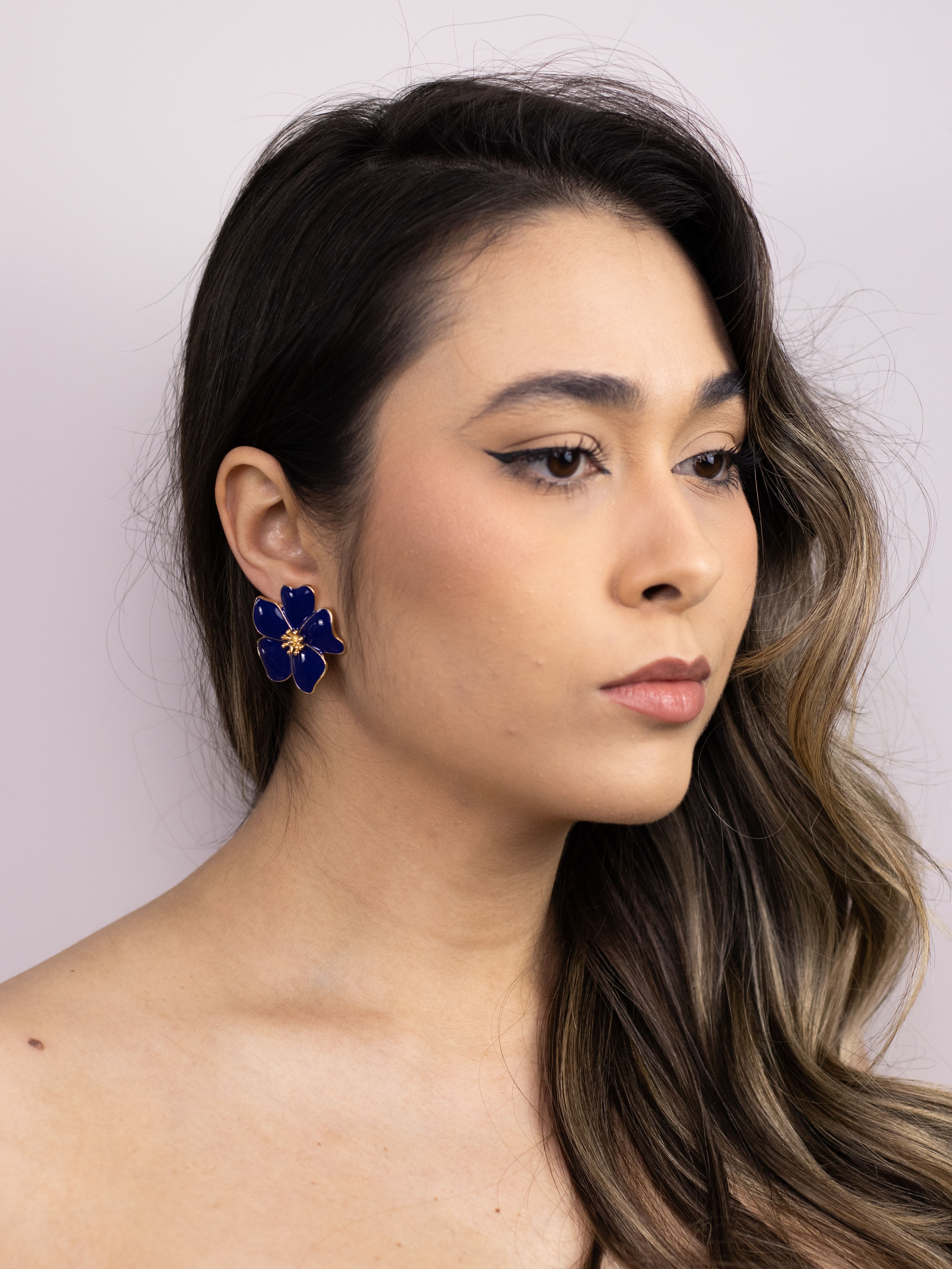 Brinco de Flor Esmaltado de Metal Colorido