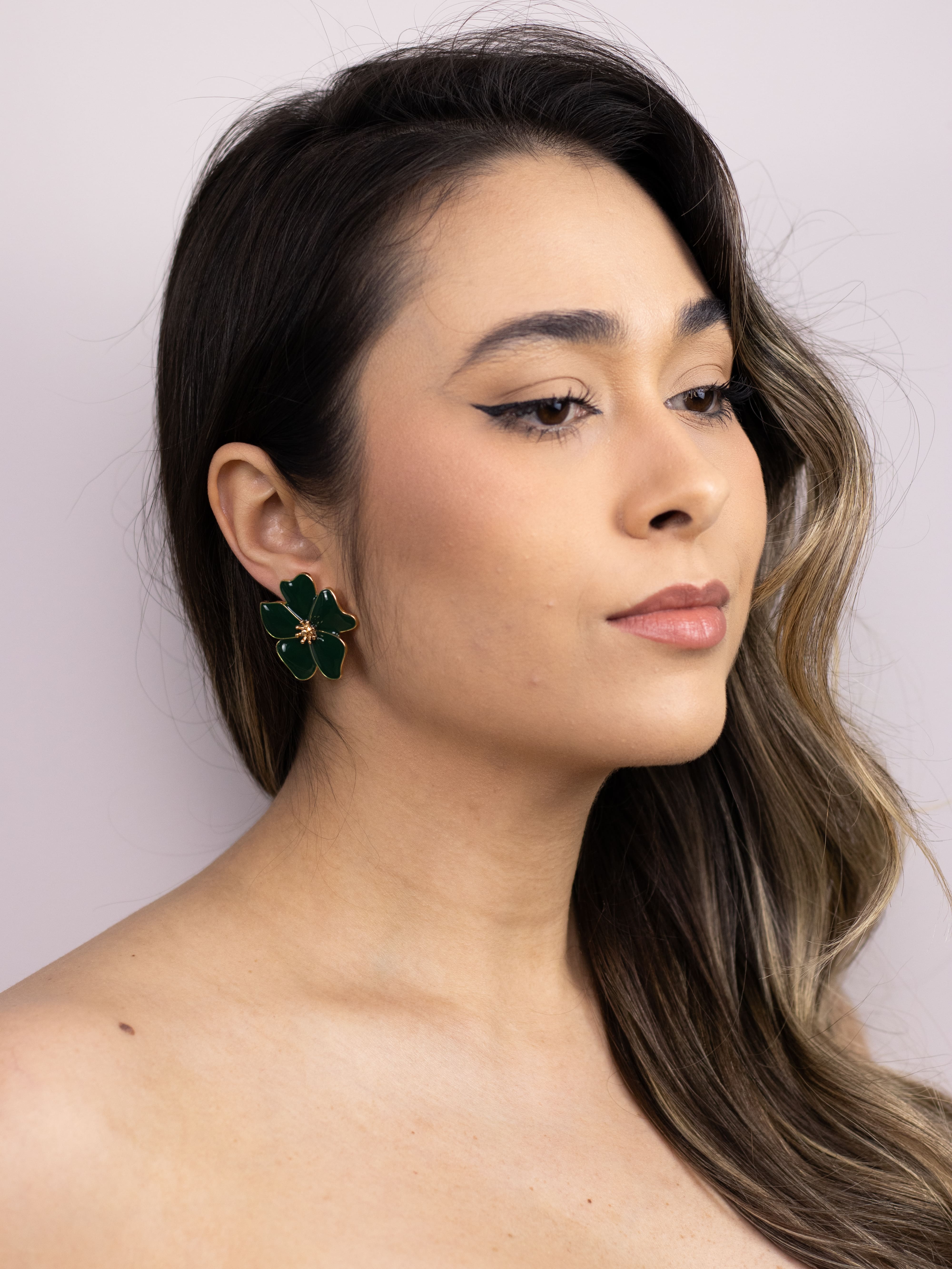 Brinco de Flor Esmaltado de Metal Colorido