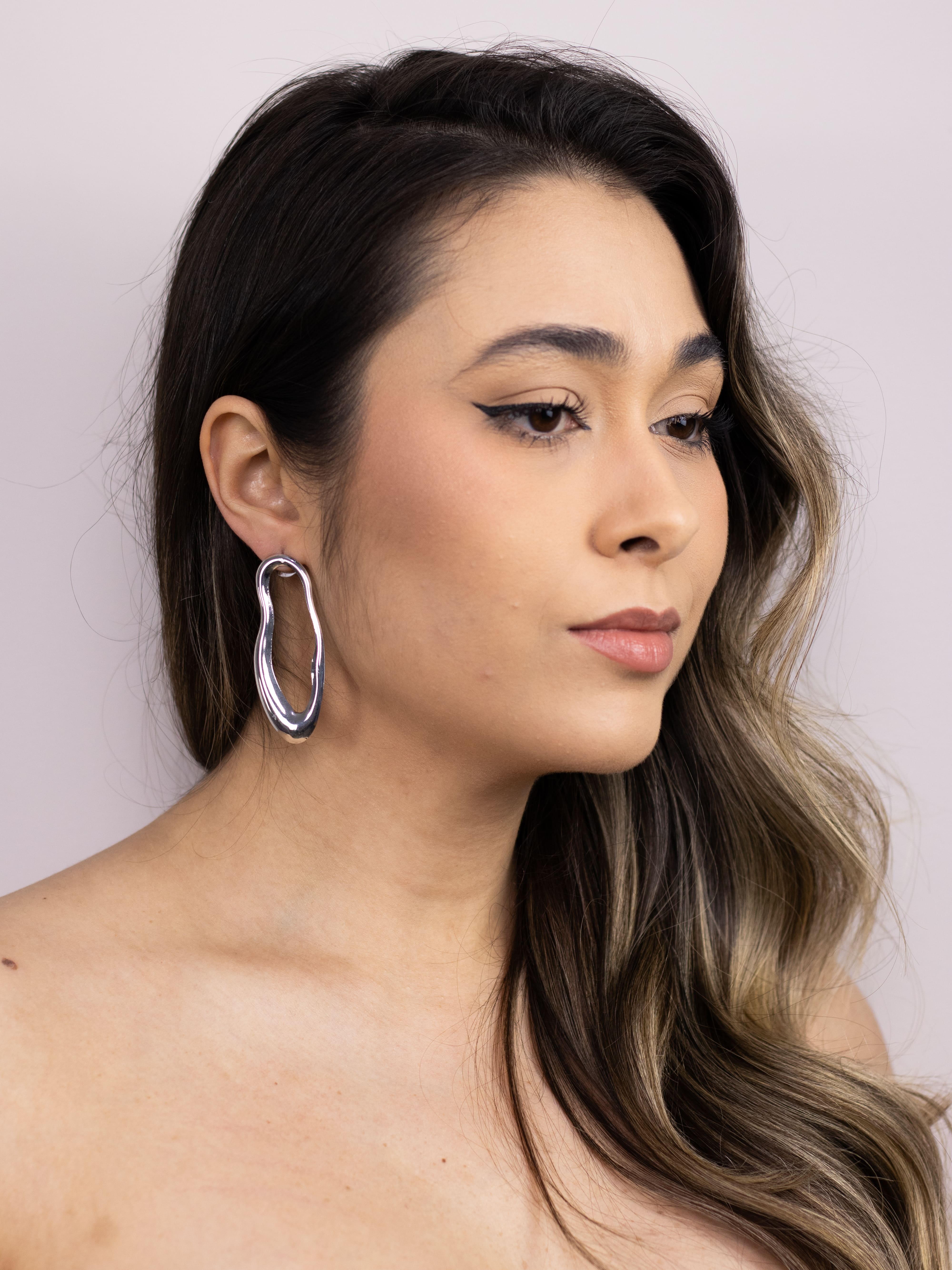Brinco de Metal Liso Prata Orgânico Grande