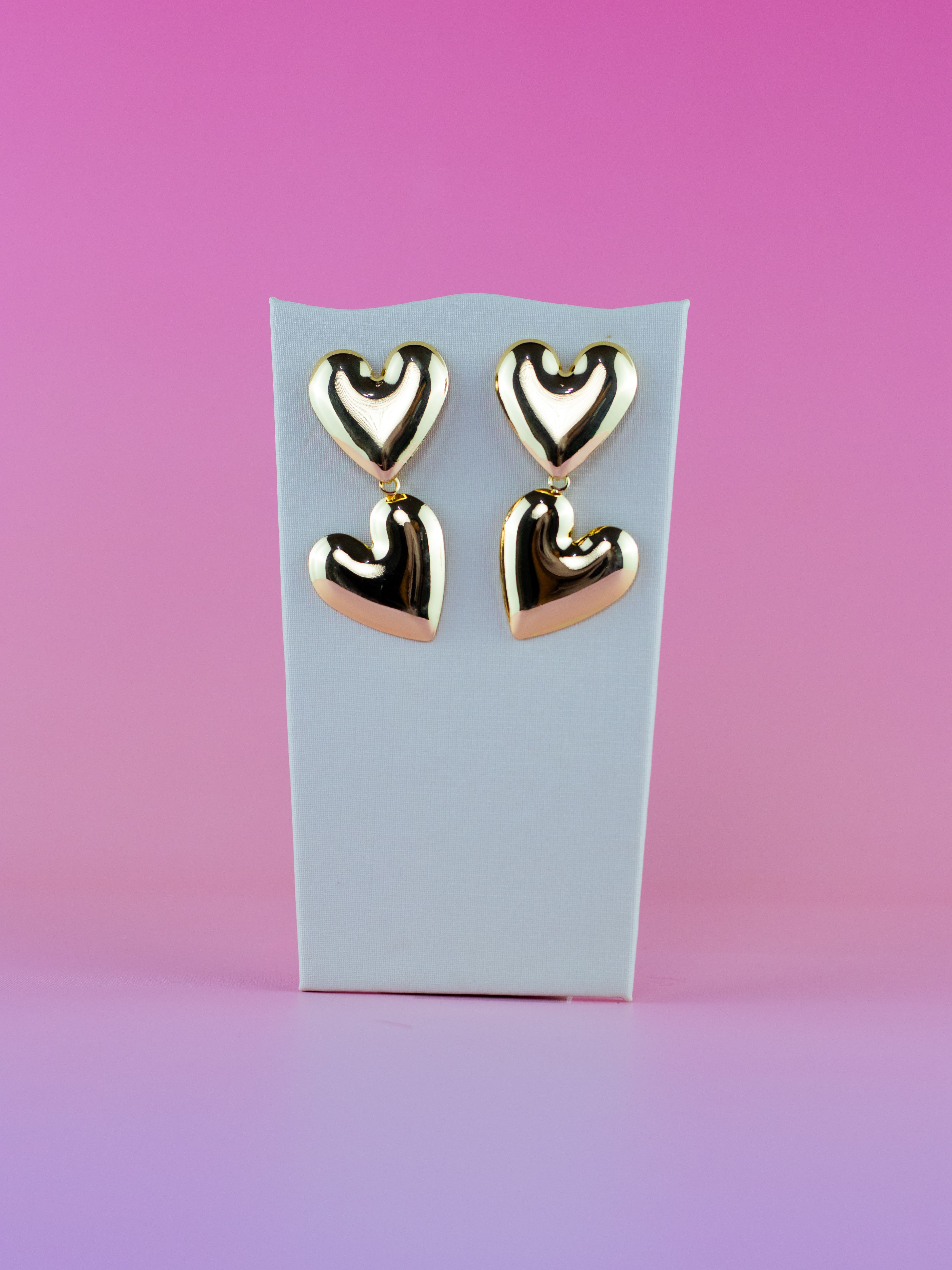 Brinco Metal Dourado Duplo de Coração