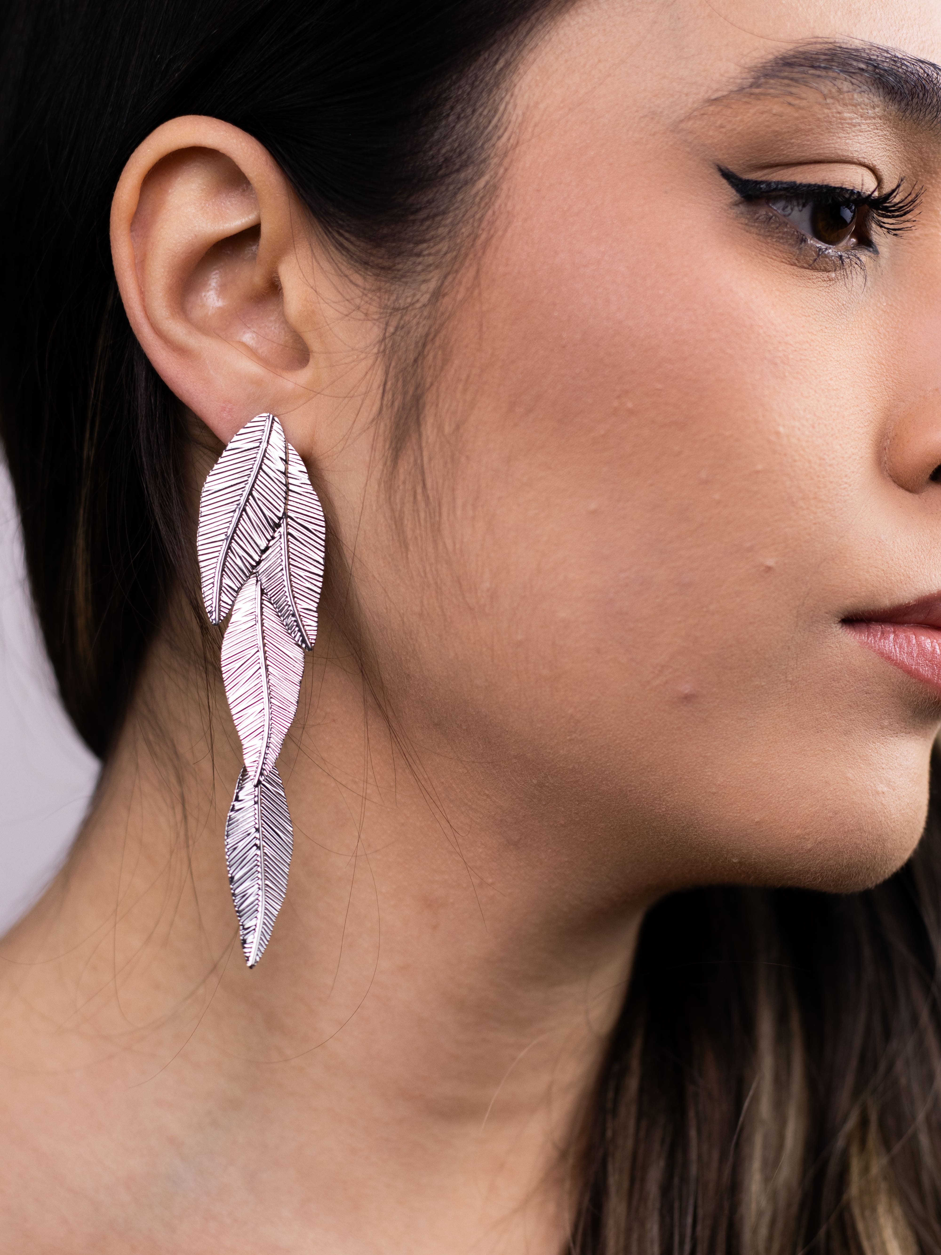 Brinco de Metal Prata Folha