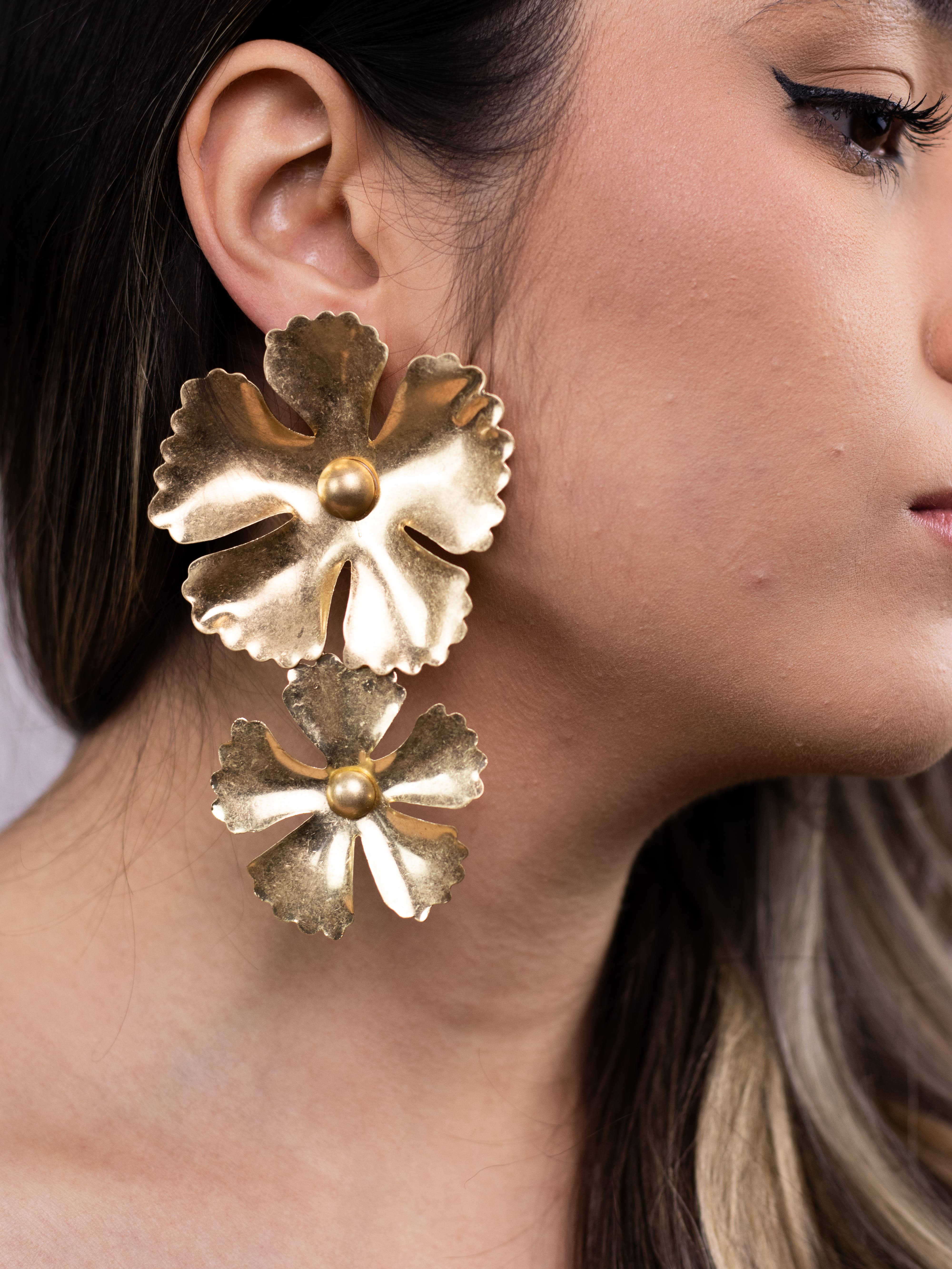 Brinco Max de Flor Dupla Dourado