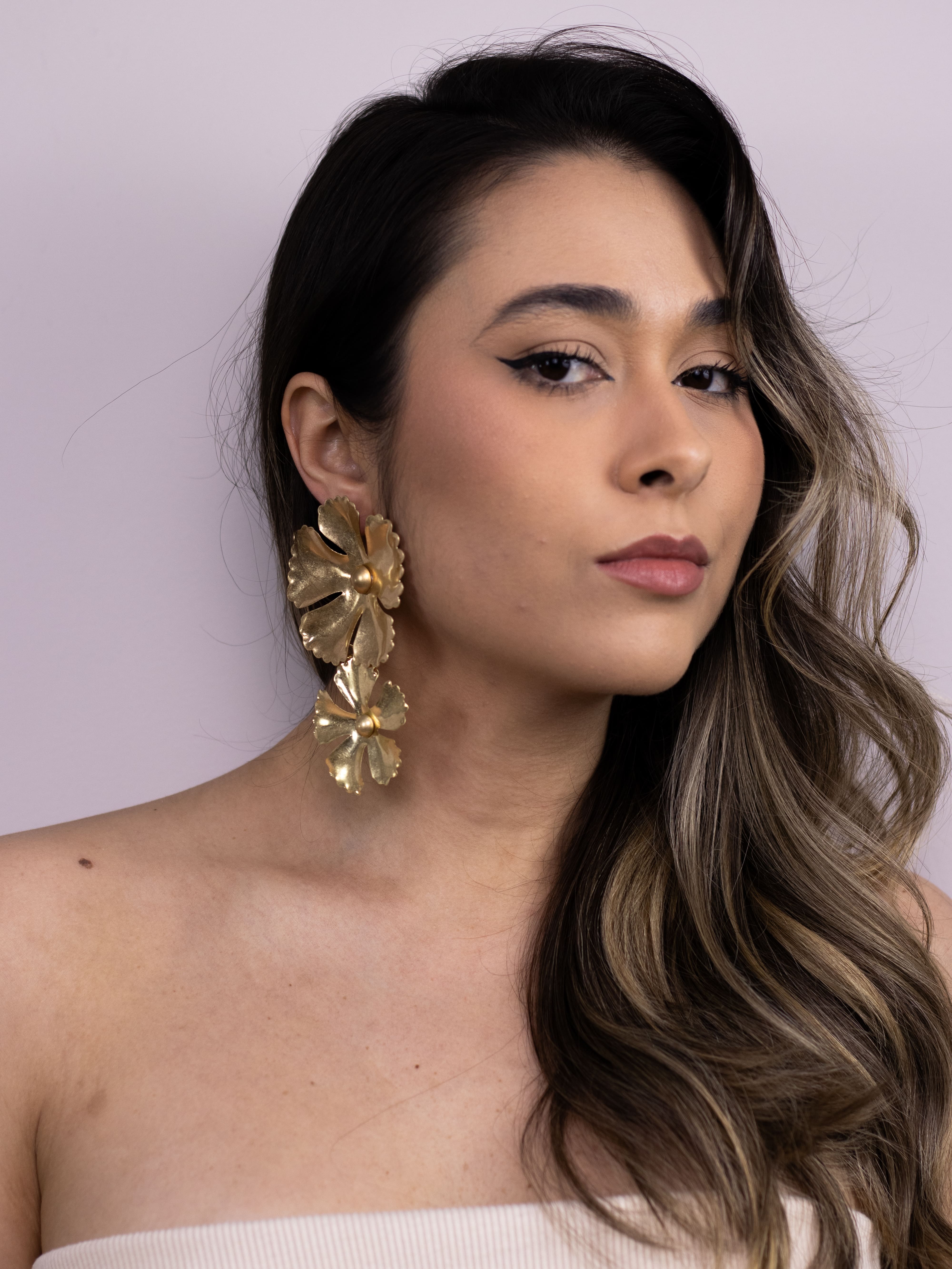 Brinco Max de Flor Dupla Dourado