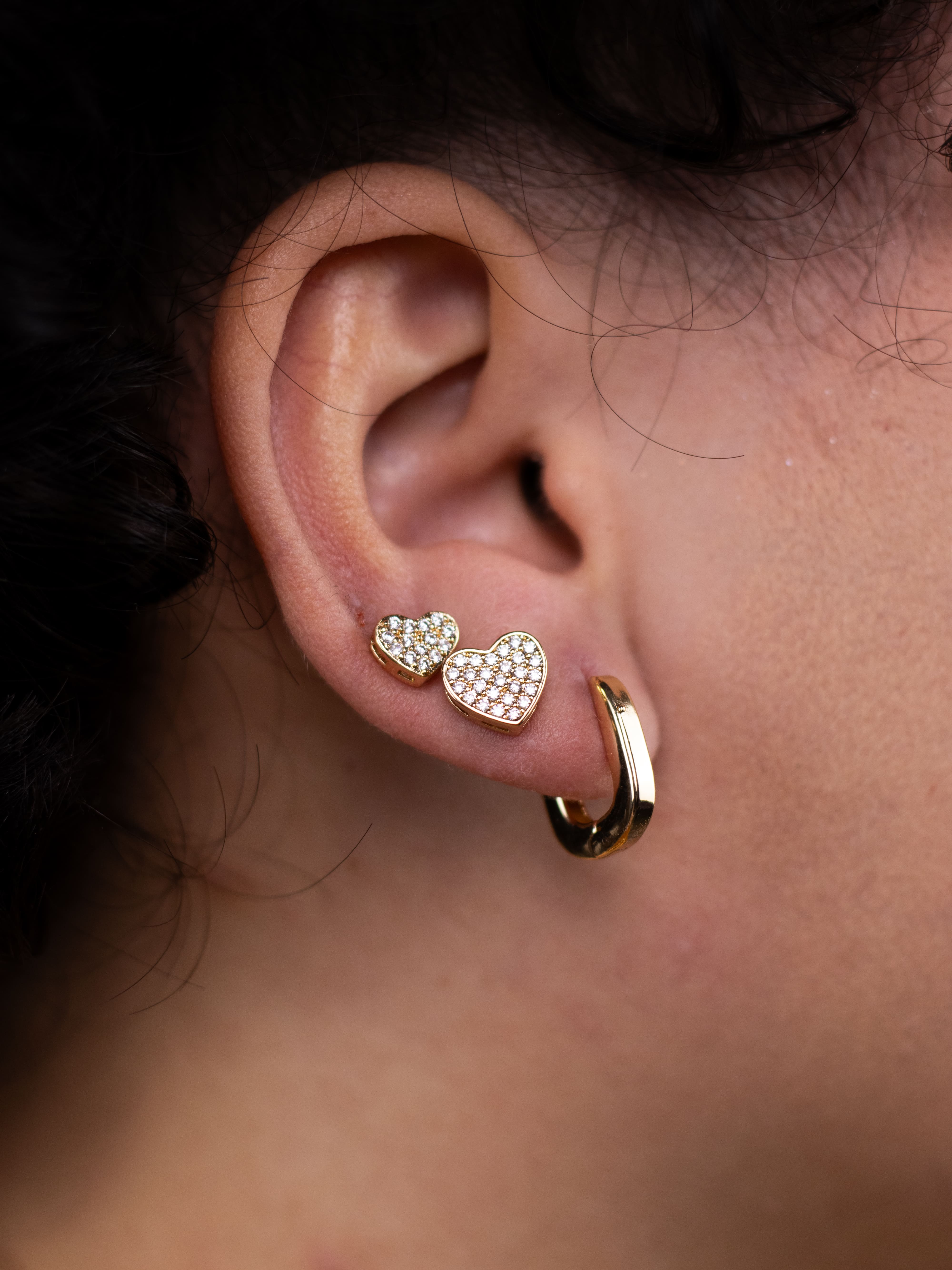 Brinco Trio de Coração com Zircônia e Argola de Metal Dourado