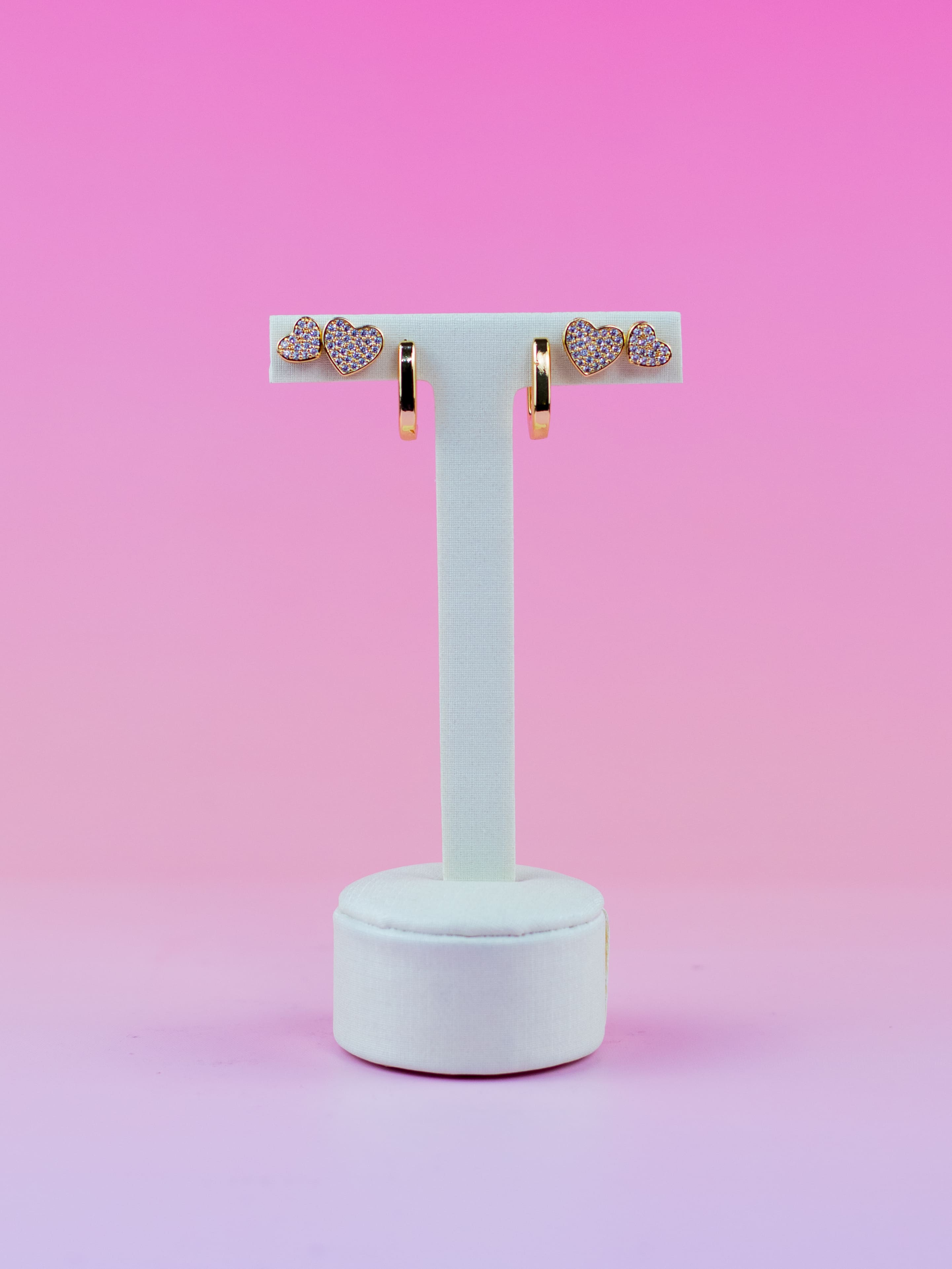 Brinco Trio de Coração com Zircônia e Argola de Metal Dourado