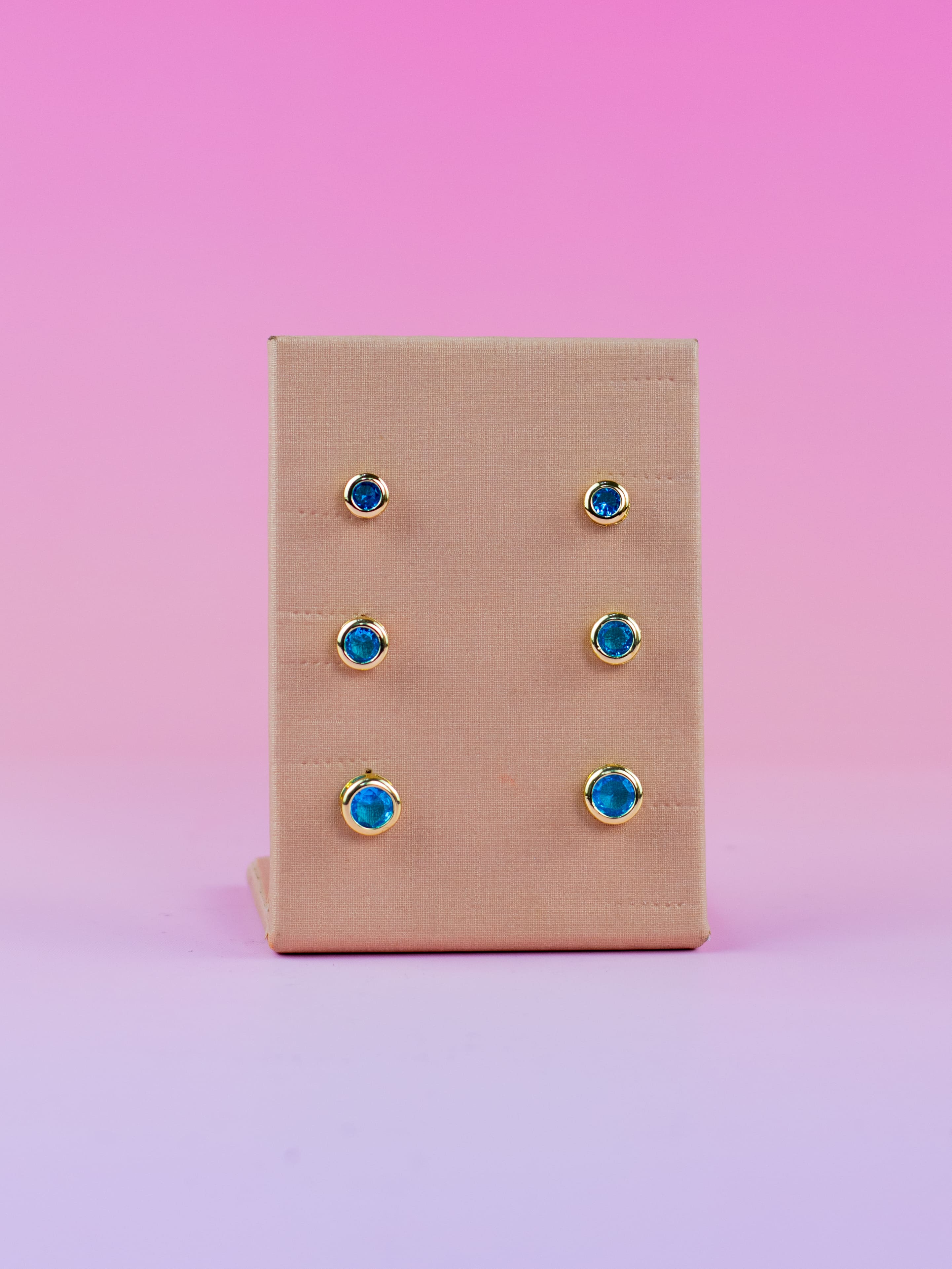 Brinco Trio Dourado com Bolinha Colorida e Cristal